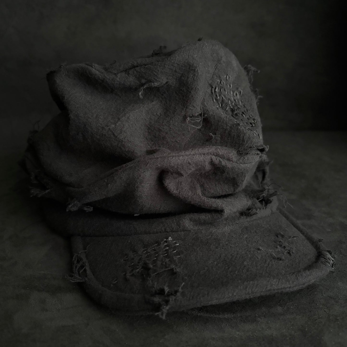 Black cotton linen damage stitch turn cap (brim core)
