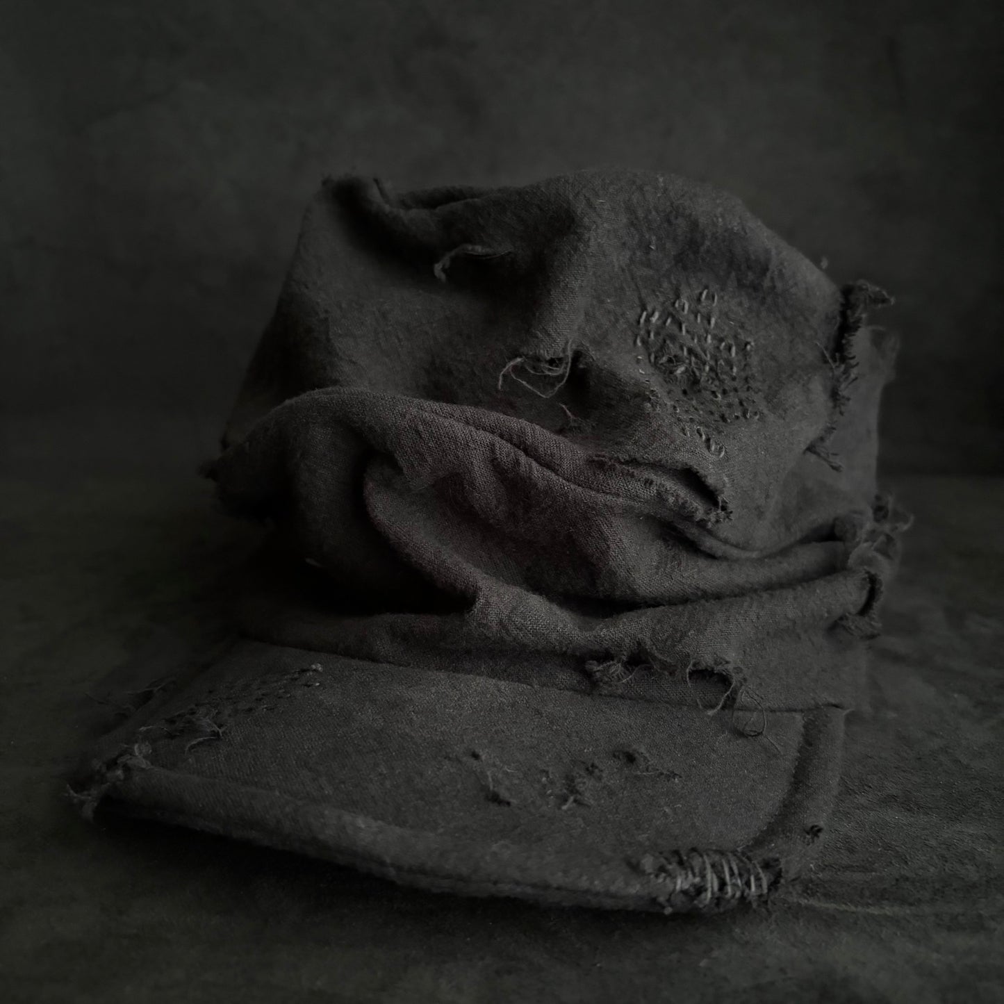Black cotton linen damage stitch turn cap (brim core)