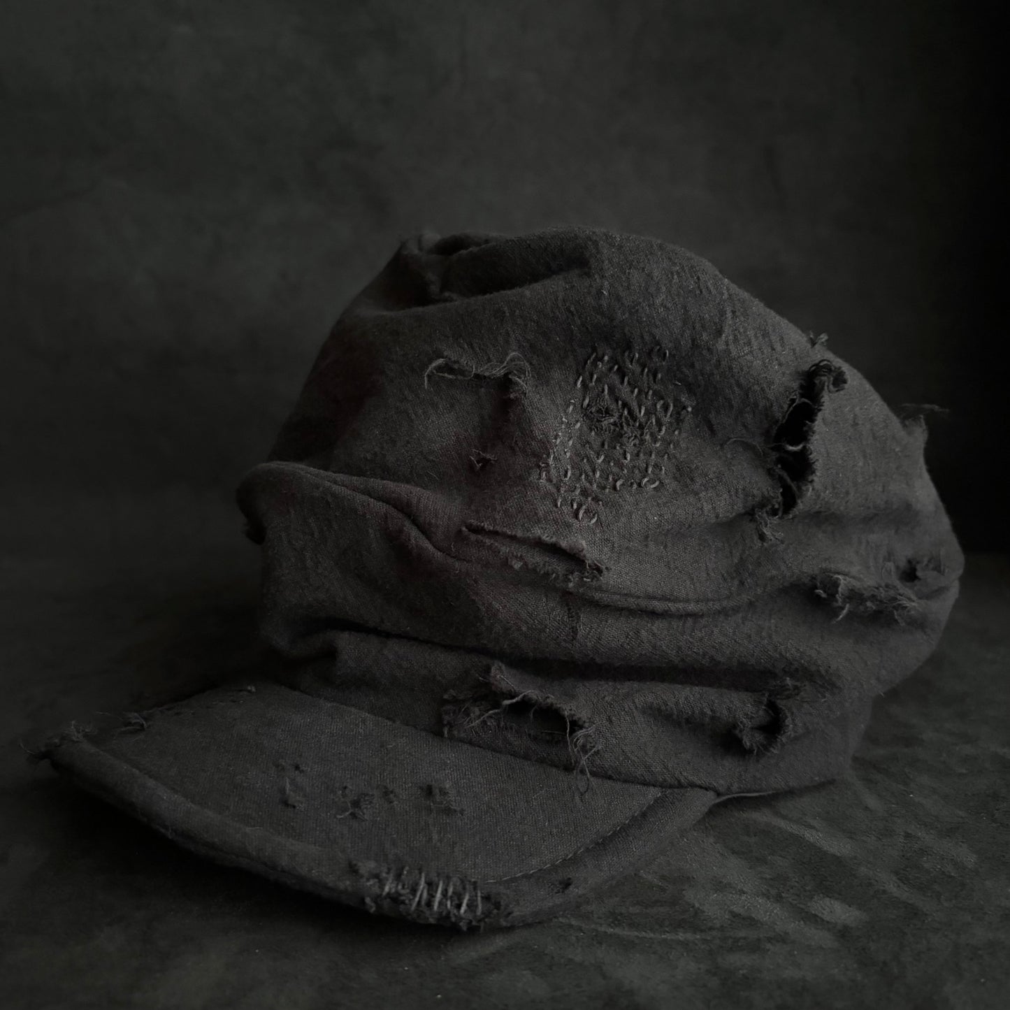 Black cotton linen damage stitch turn cap (brim core)
