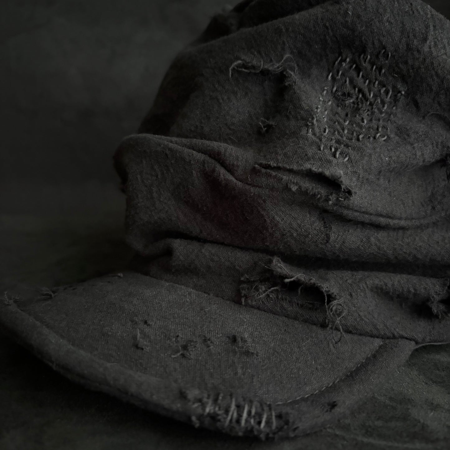 Black cotton linen damage stitch turn cap (brim core)
