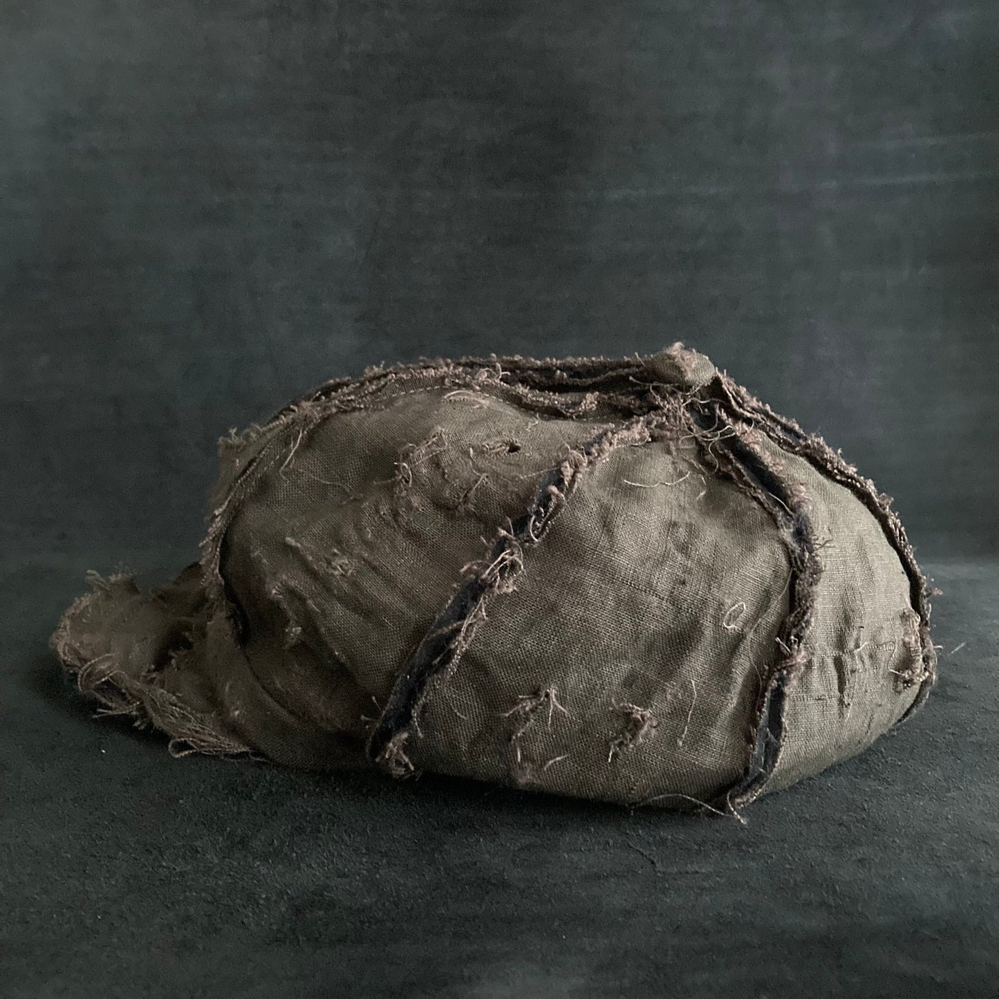 Back side brown khaki linen damage  casquette