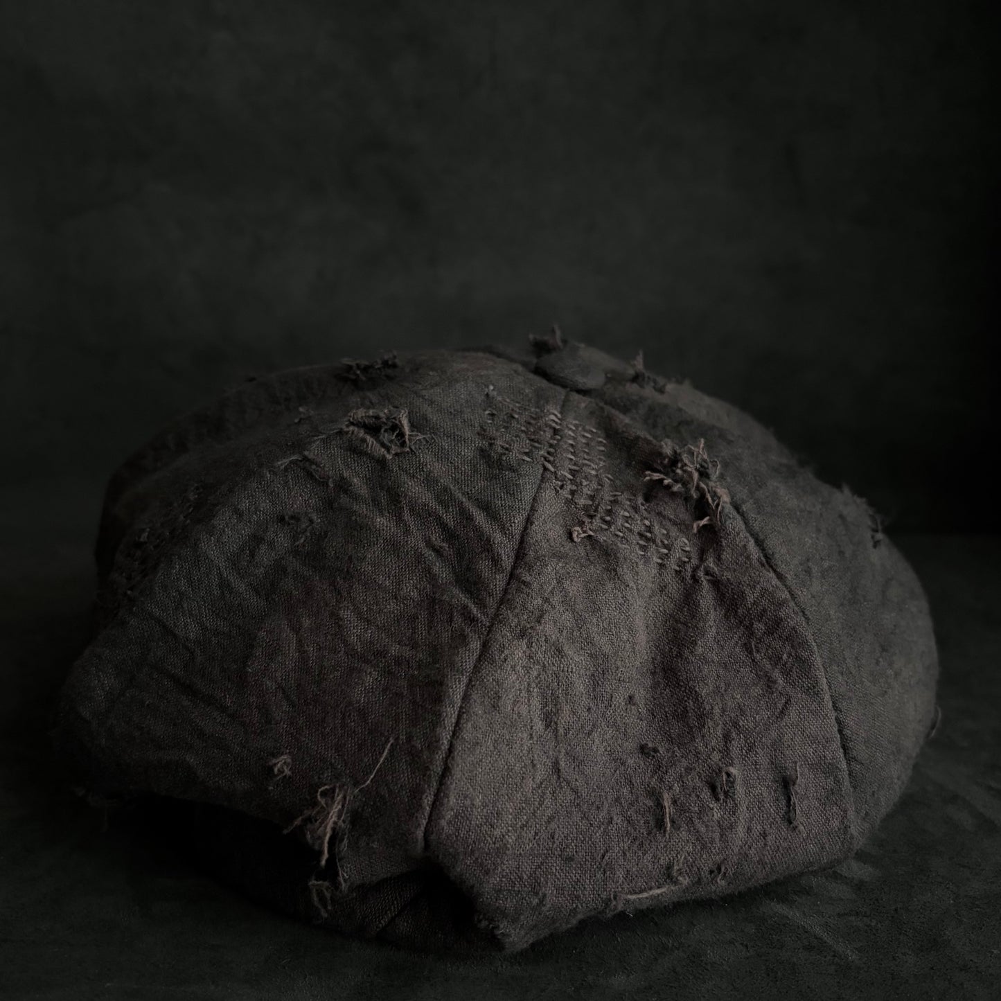 Large volume brown/black dyed waxed stitch damage casquette