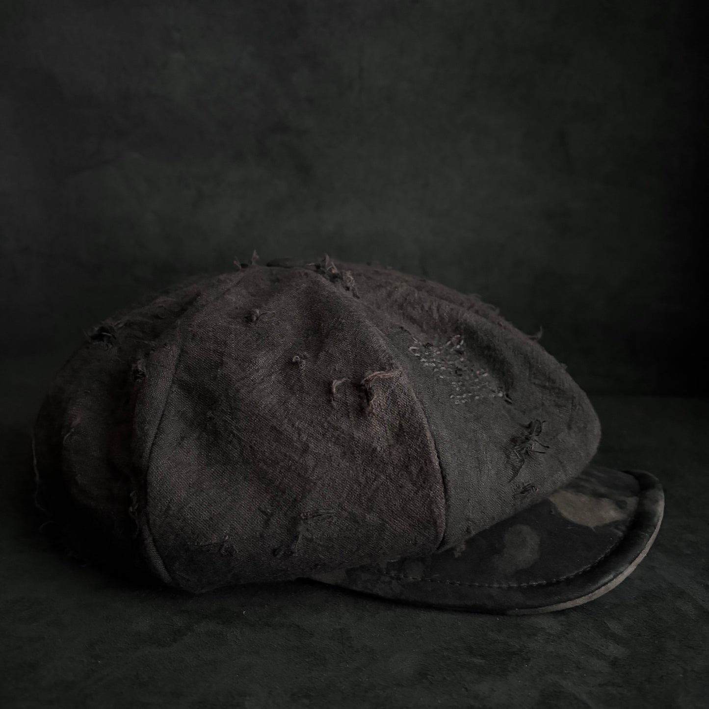 Large volume brown/black dyed waxed stitch damage casquette