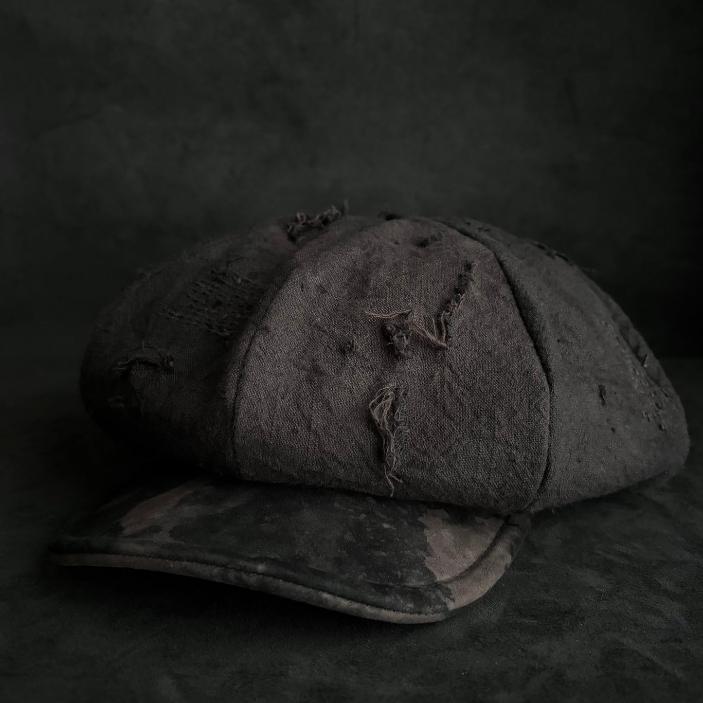 Large volume brown/black dyed waxed stitch damage casquette