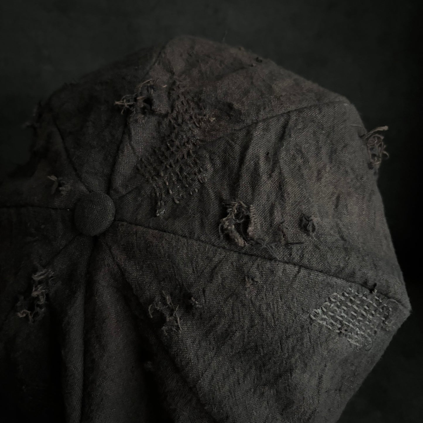 Large volume brown/black dyed waxed stitch damage casquette