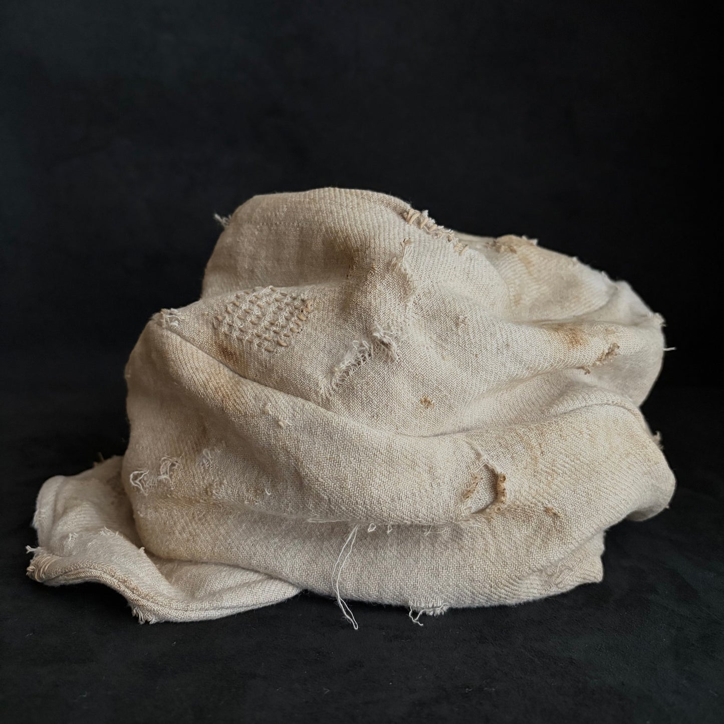 Rustic linen damage stitch turn cap