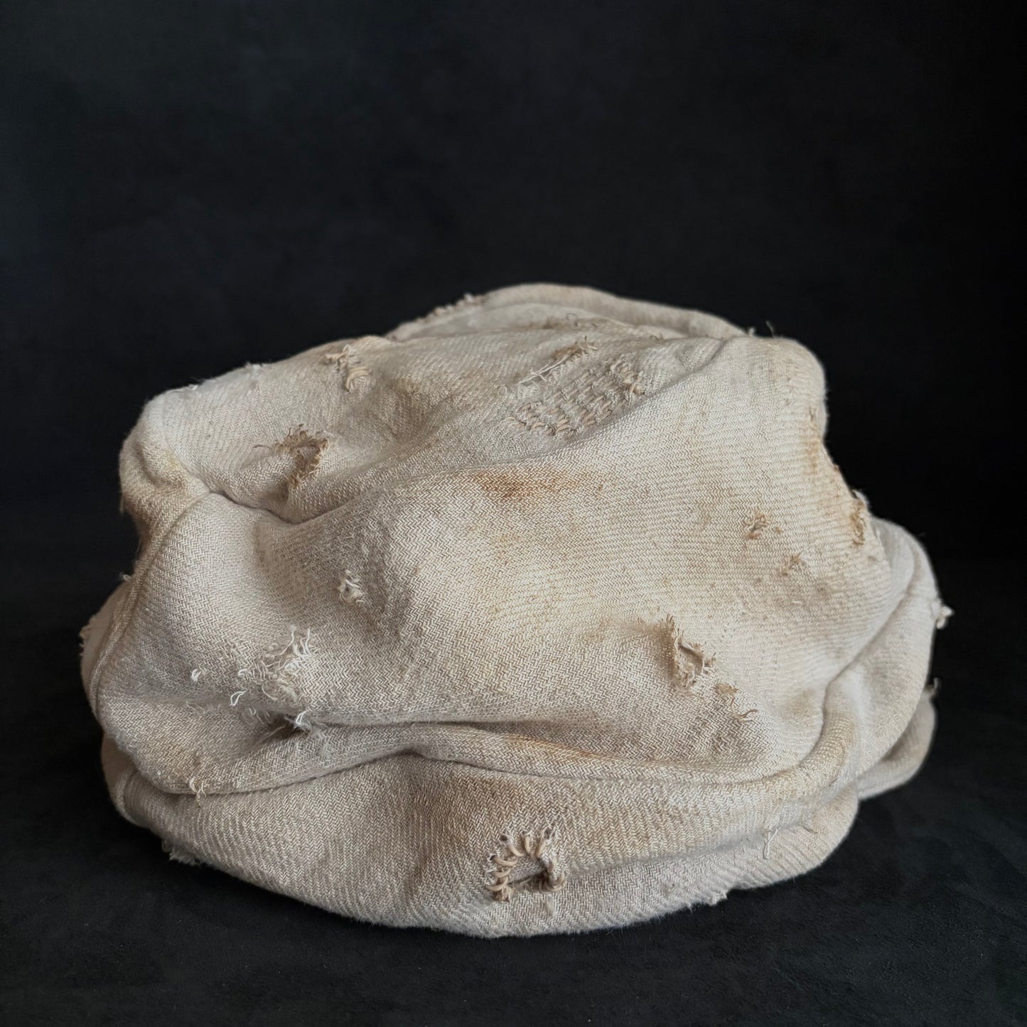 Rustic linen damage stitch turn cap