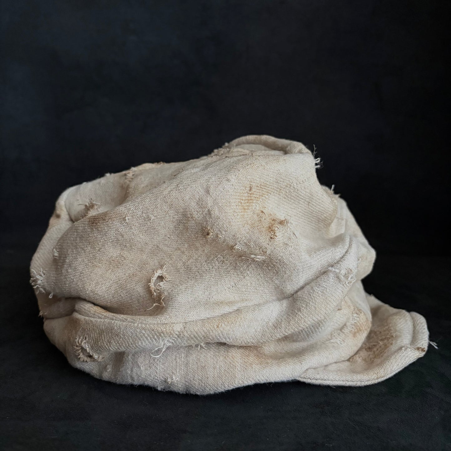 Rustic linen damage stitch turn cap