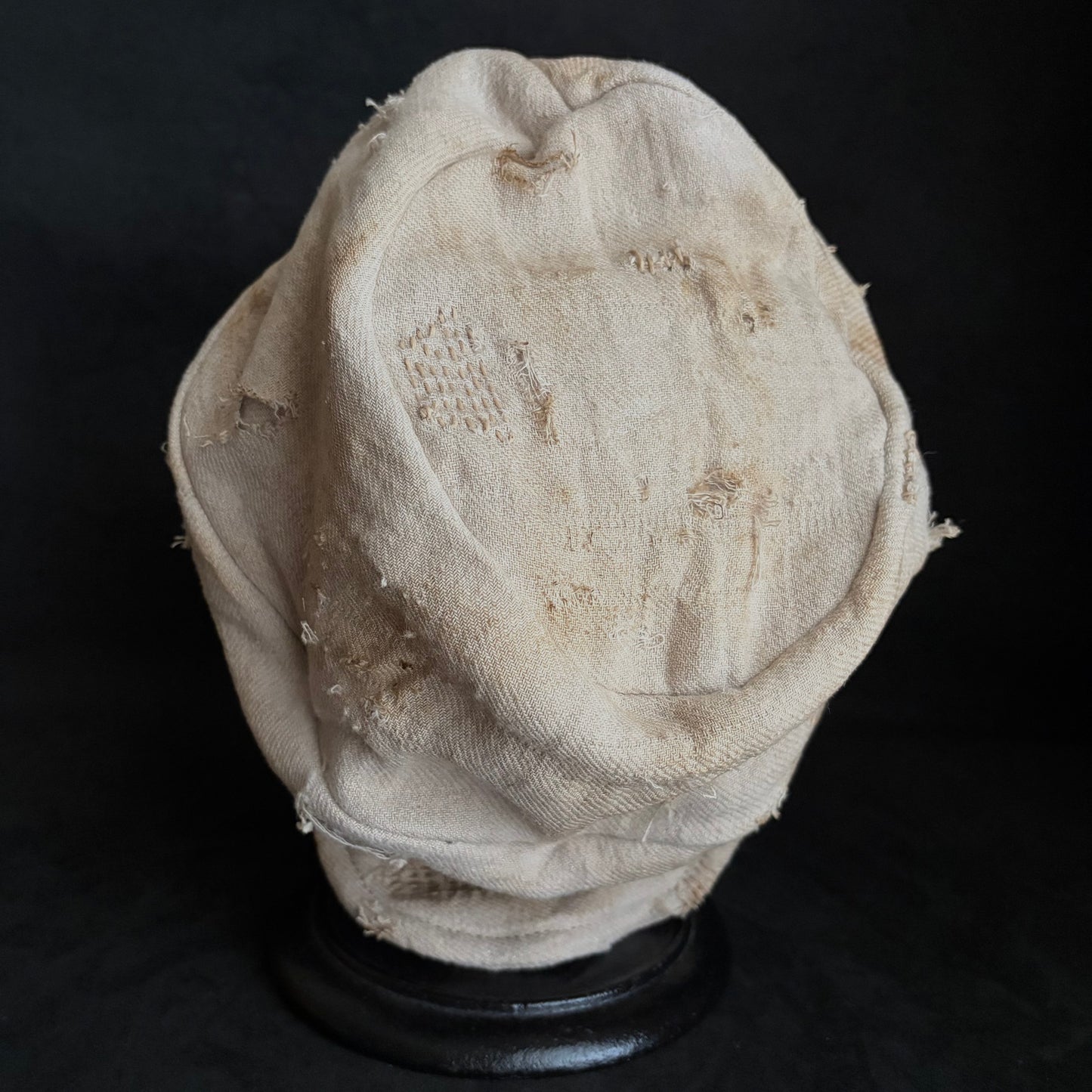 Rustic linen damage stitch turn cap