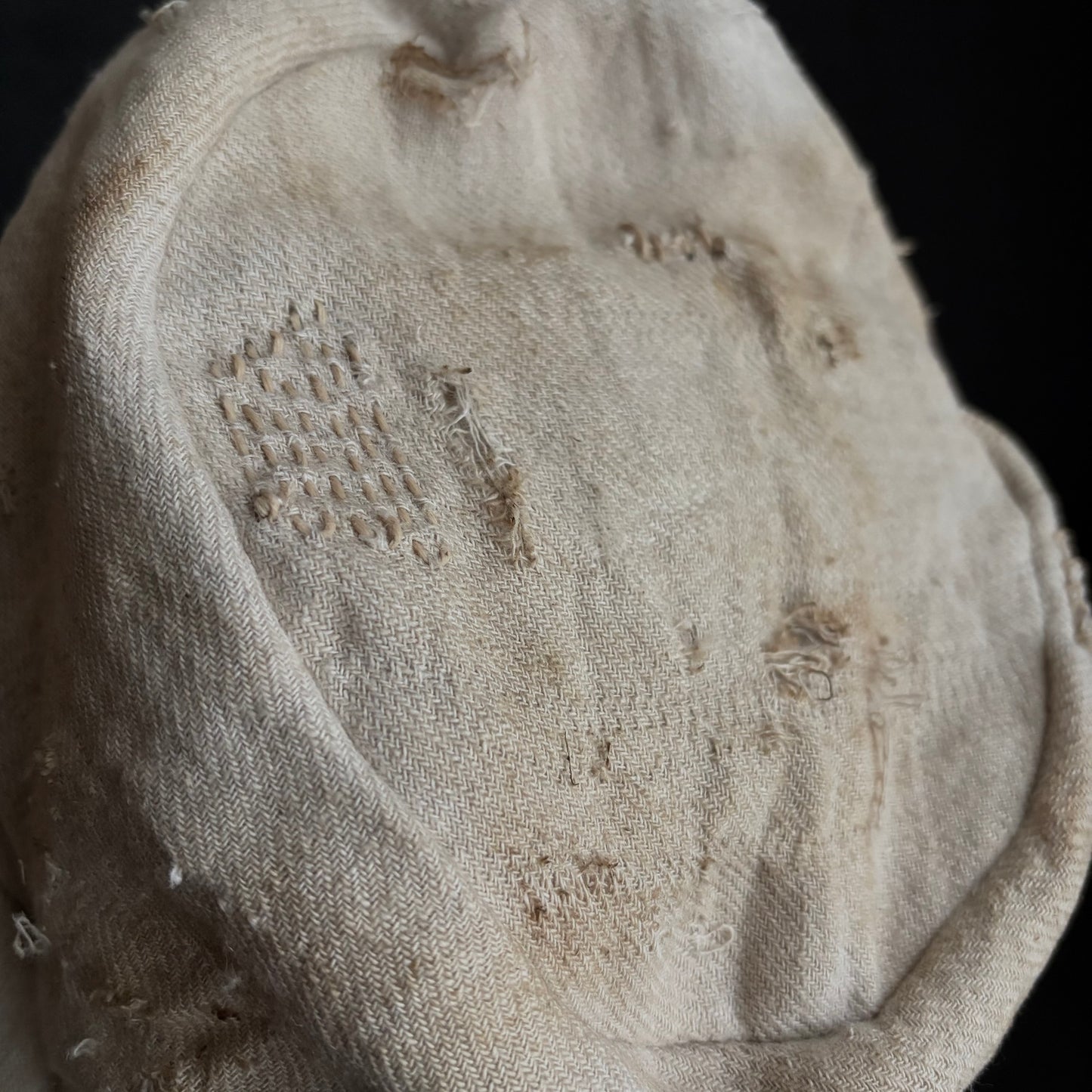 Rustic linen damage stitch turn cap