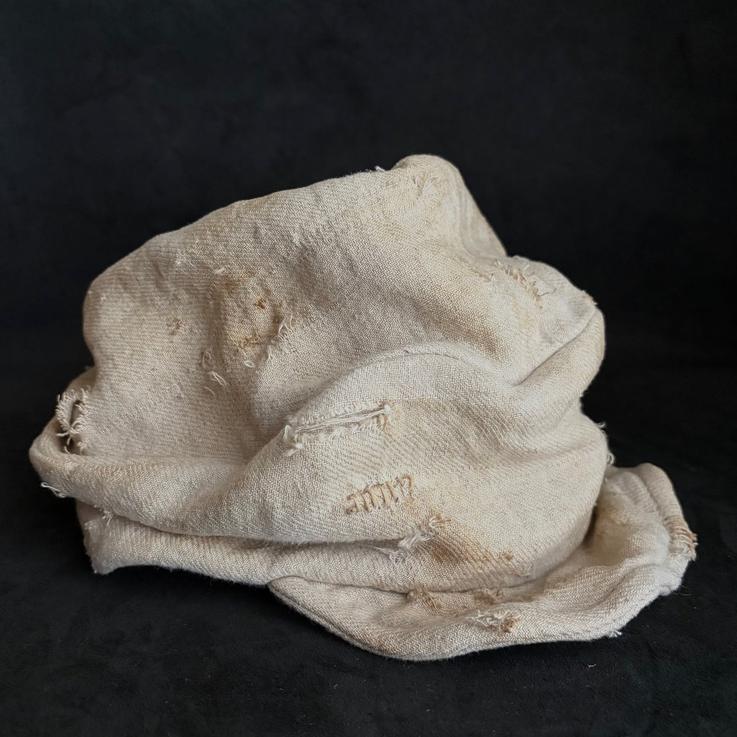 Rustic linen damage stitch turn cap