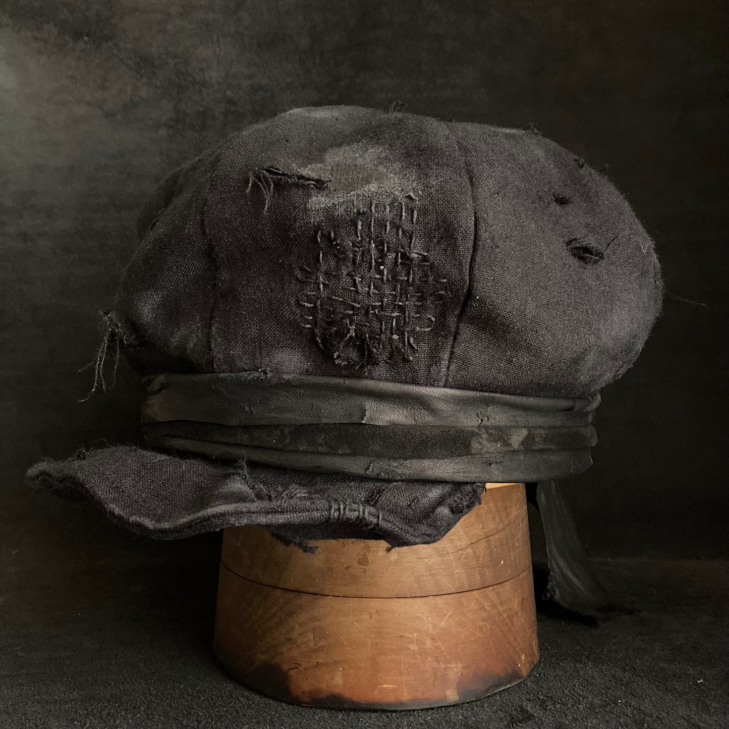 Reserved item (Black linen damage stitch casquette )