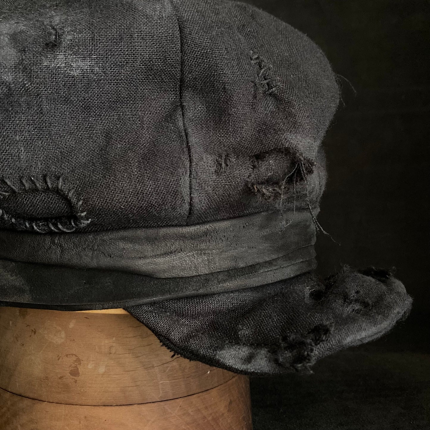 Reserved item (Black linen damage stitch casquette )