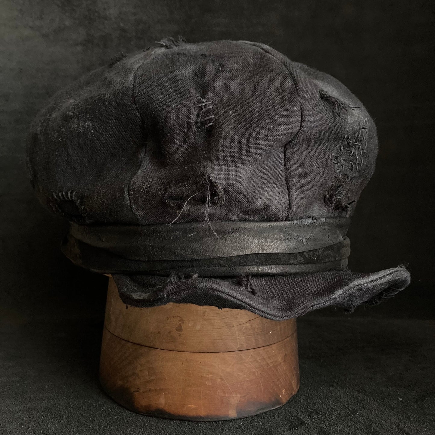 Reserved item (Black linen damage stitch casquette )