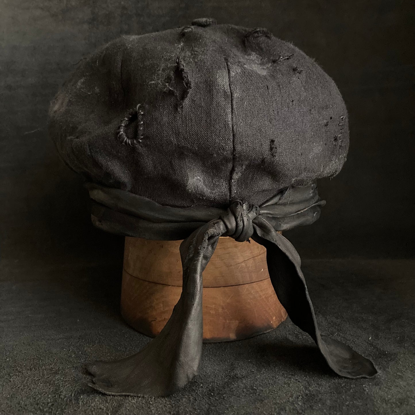 Reserved item (Black linen damage stitch casquette )