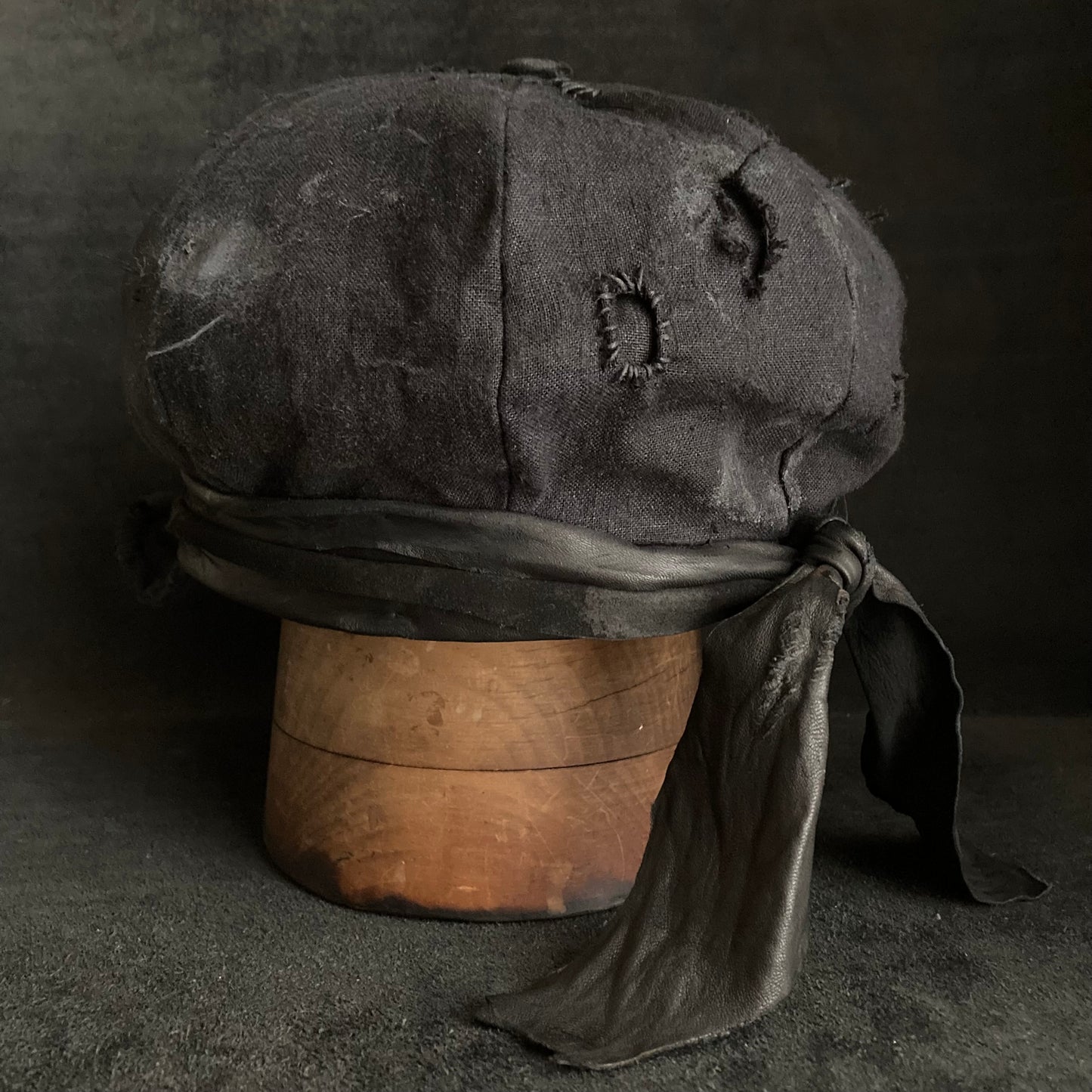 Reserved item (Black linen damage stitch casquette )