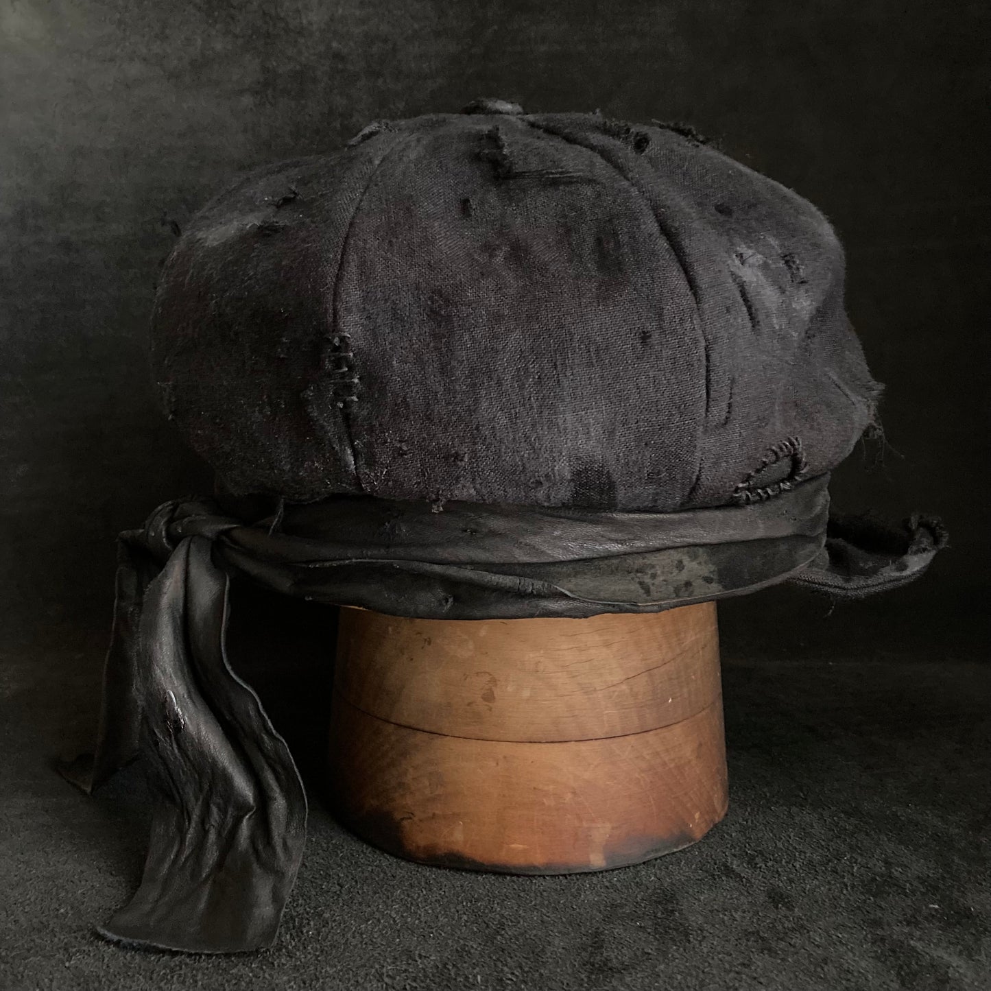 Reserved item (Black linen damage stitch casquette )