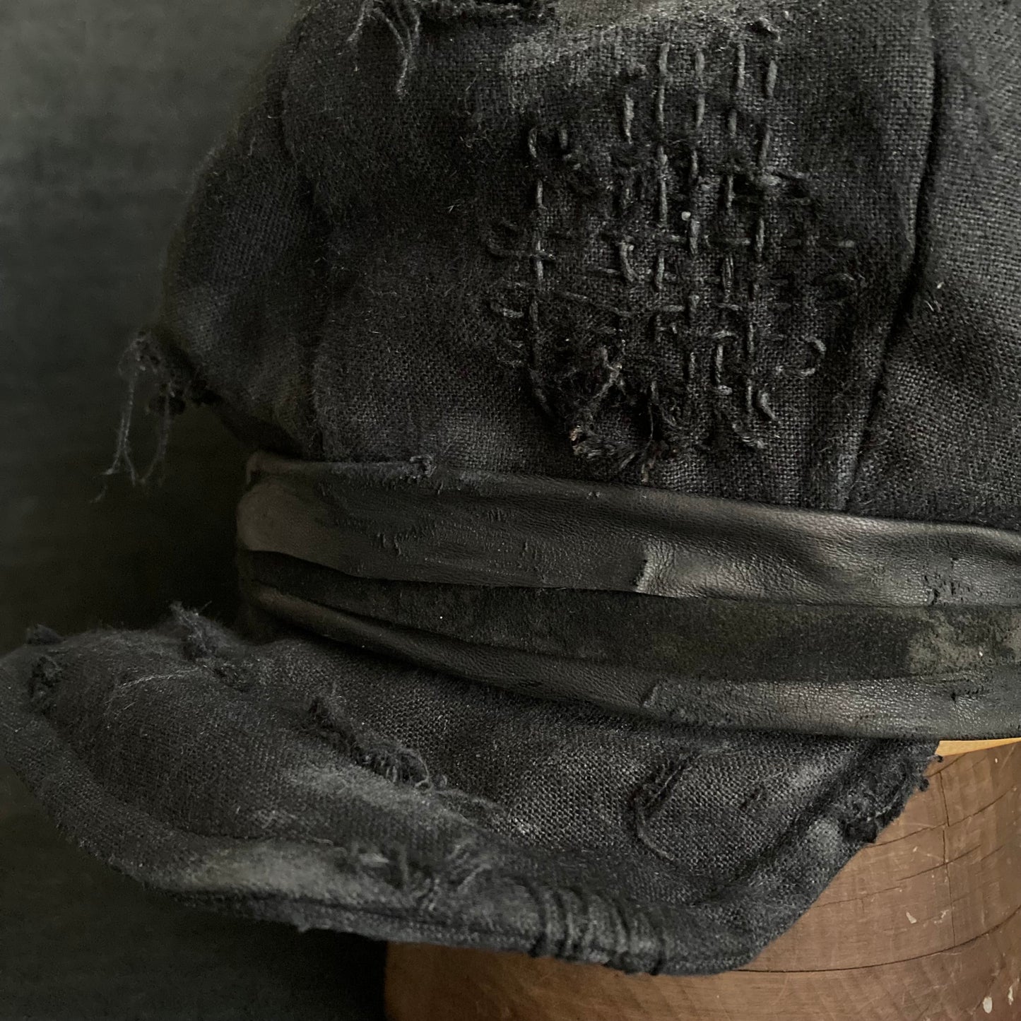 Reserved item (Black linen damage stitch casquette )