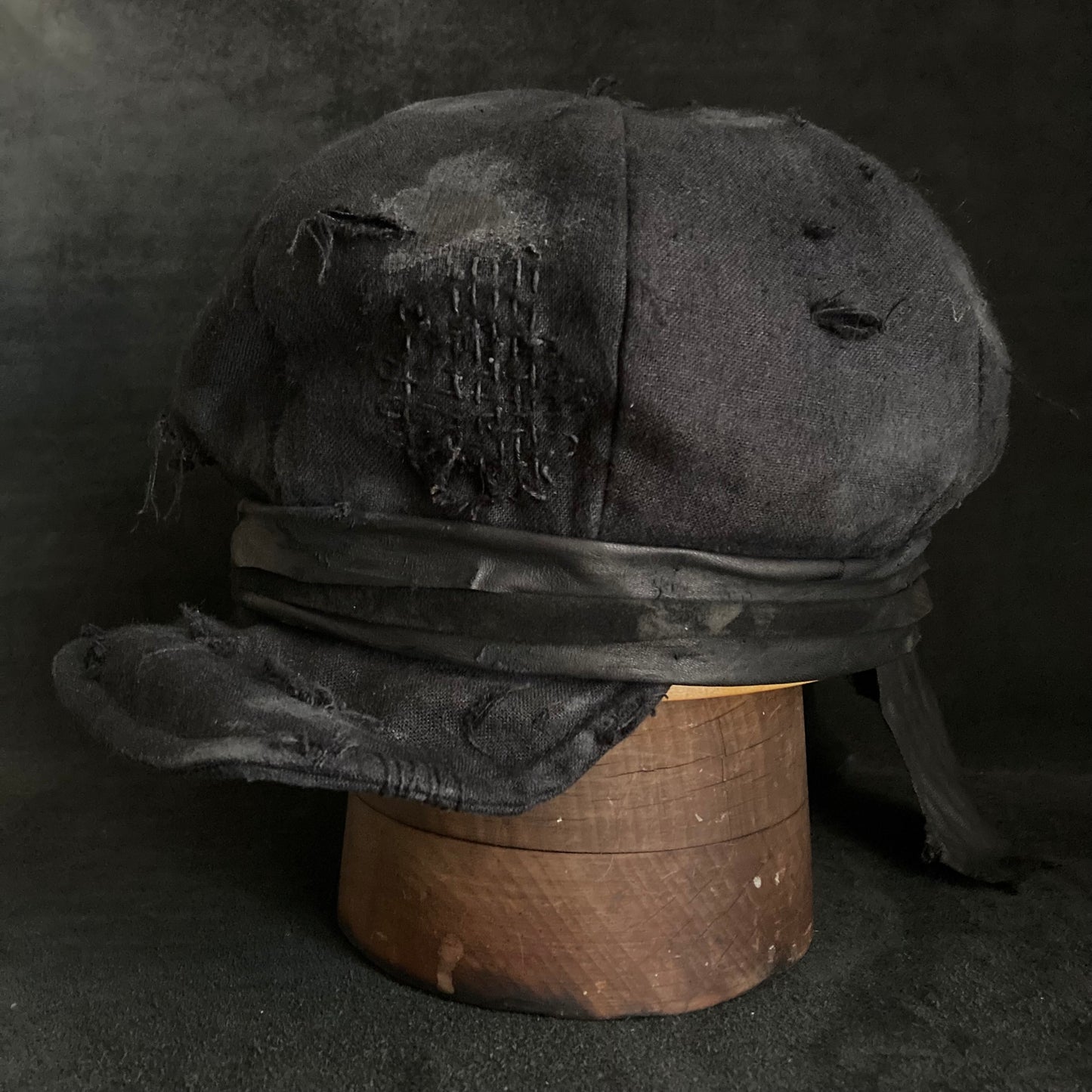 Reserved item (Black linen damage stitch casquette )