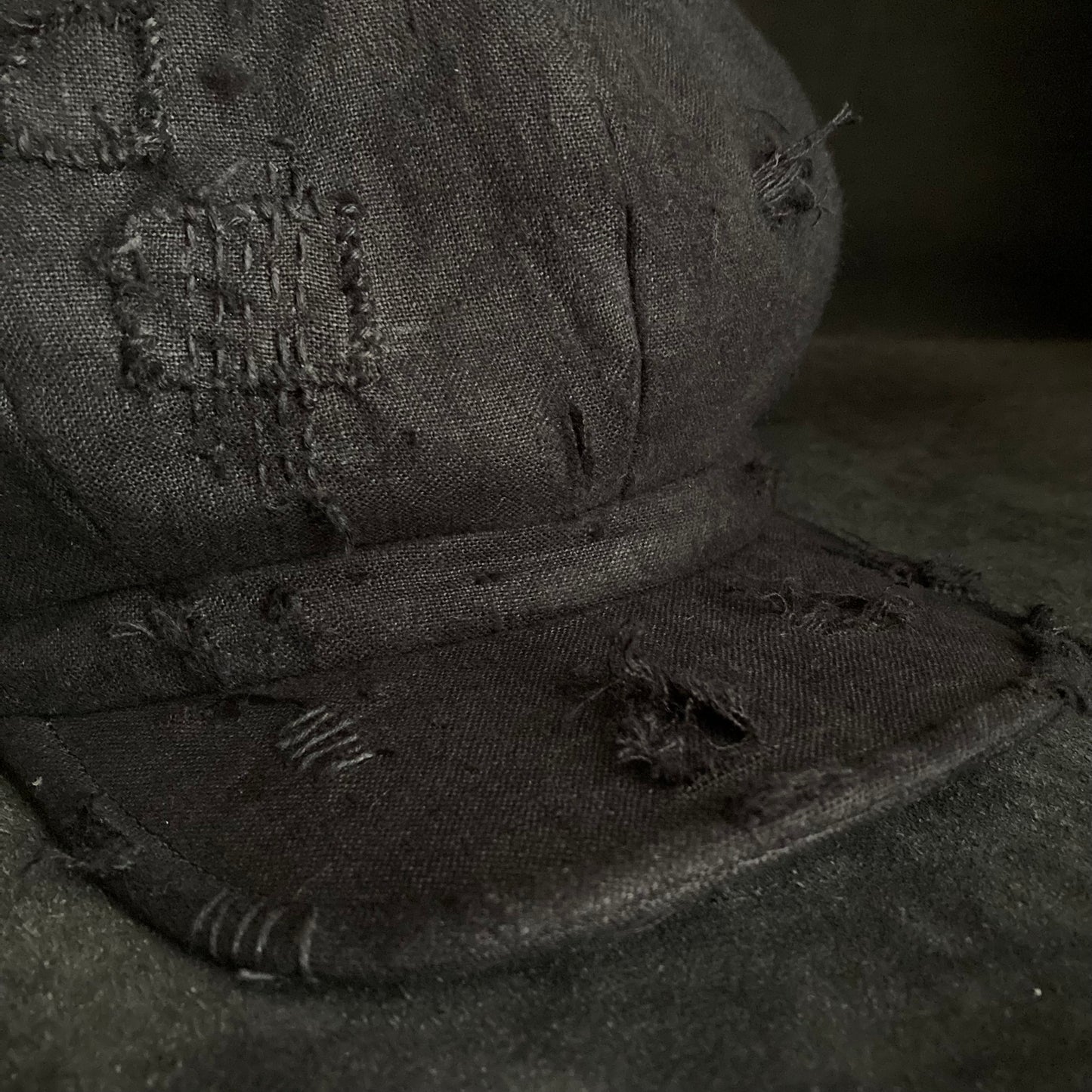 Black linen damage patchwork＆ stitch casquette (brim core)