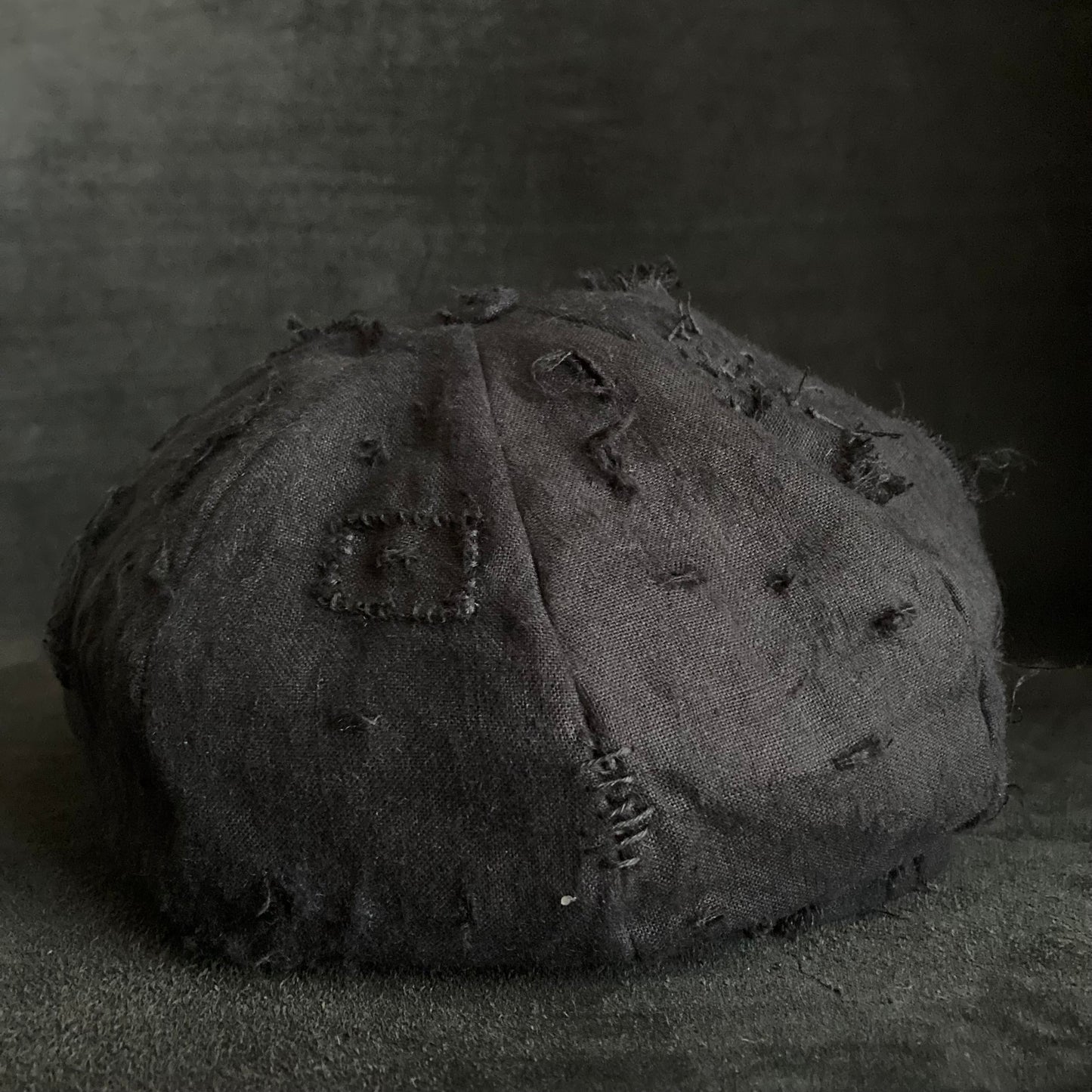 Black linen damage patchwork＆ stitch casquette (brim core)
