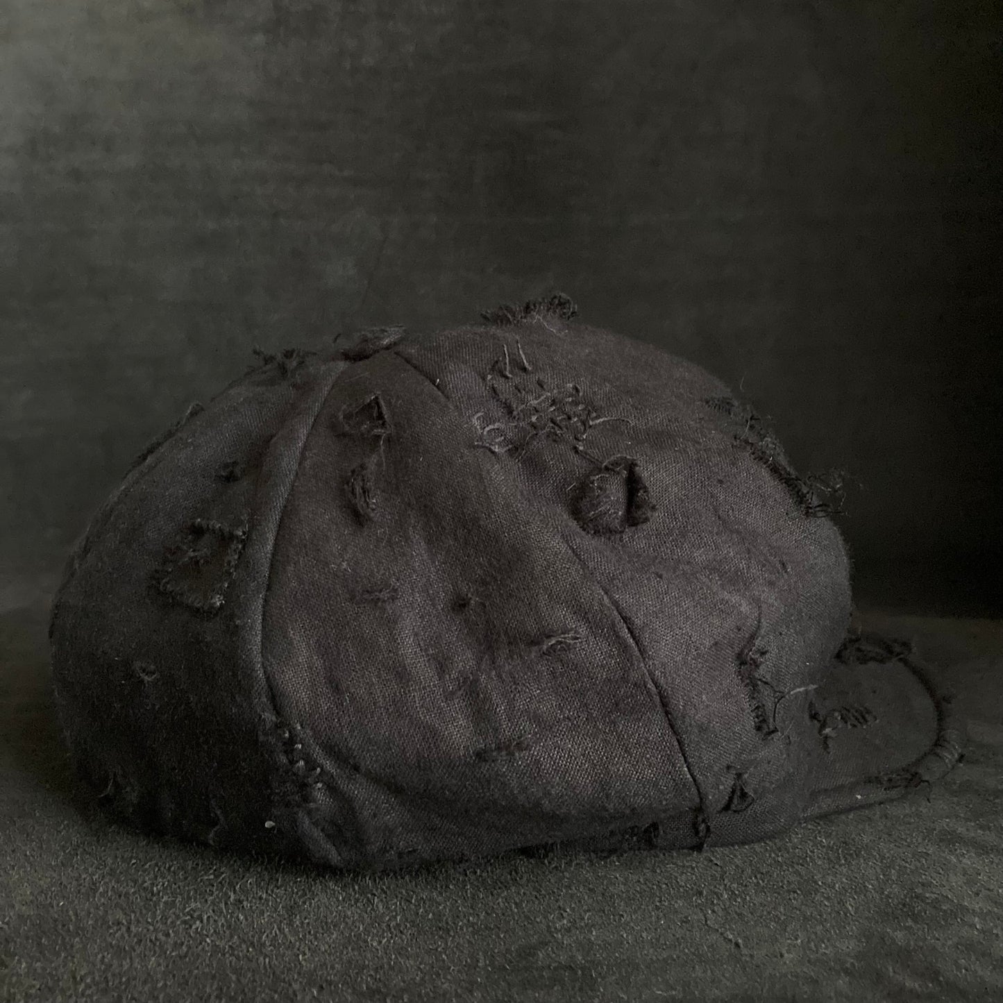 Black linen damage patchwork＆ stitch casquette (brim core)