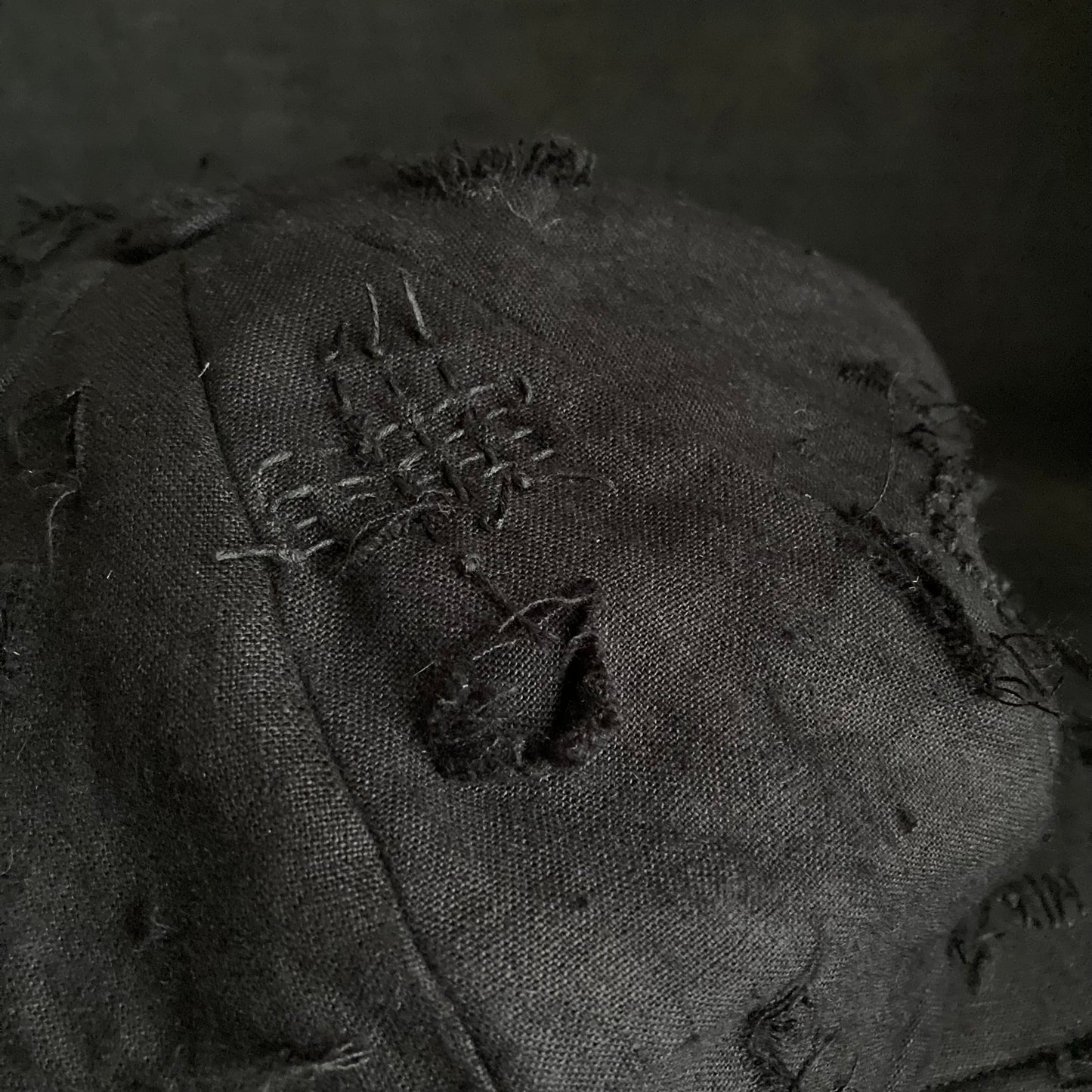 Black linen damage patchwork＆ stitch casquette (brim core)