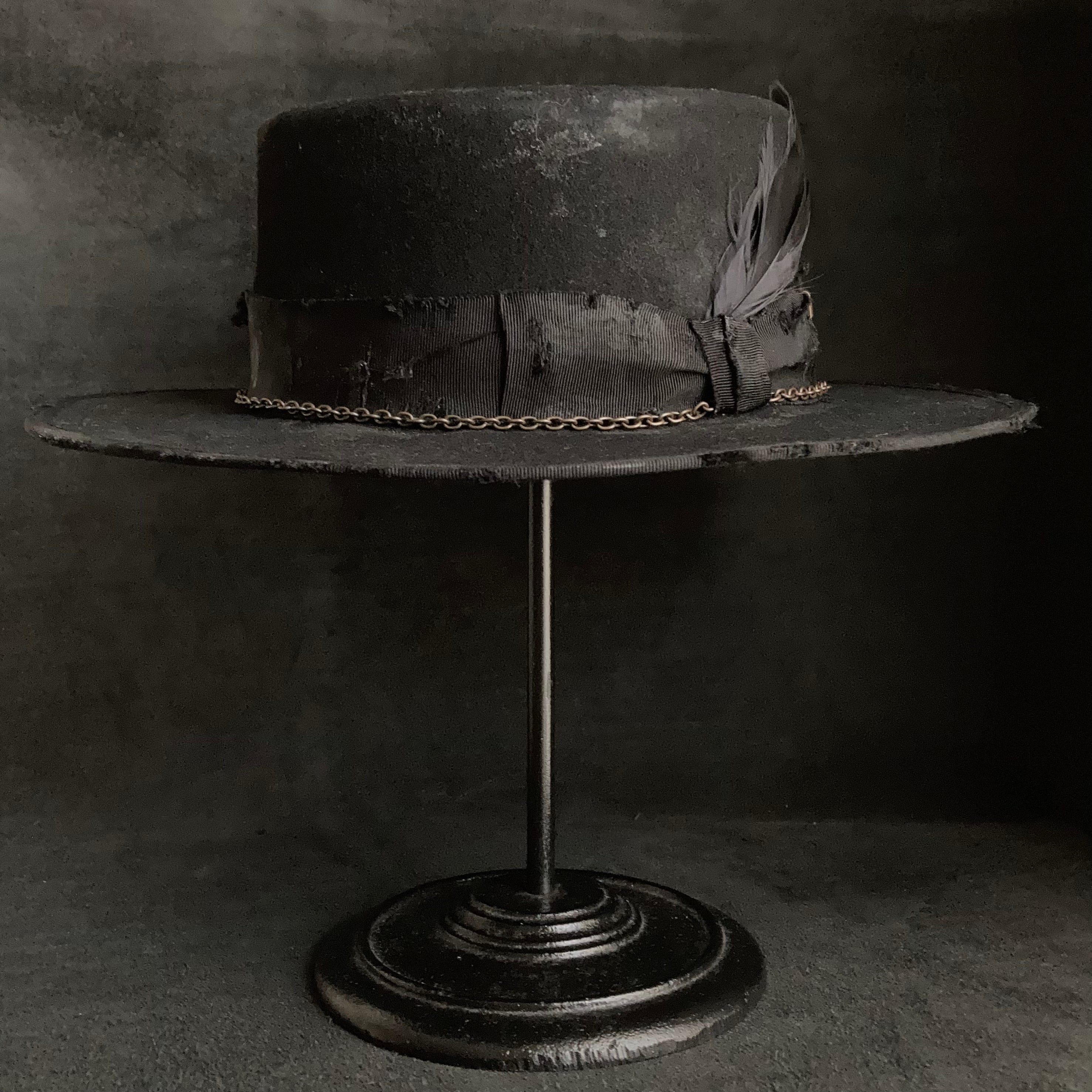 Dirt black old flat hat – triangles hat