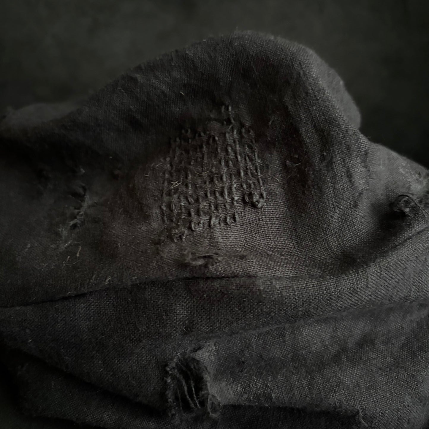 Black linen damage stitch turn cap