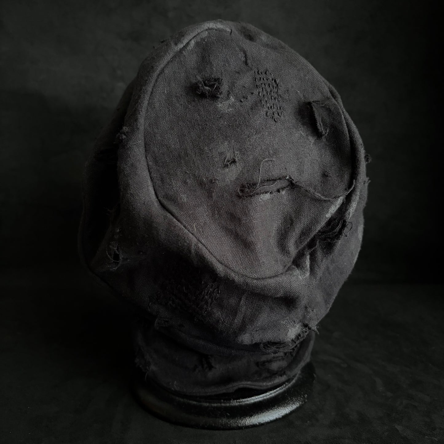 Black linen damage stitch turn cap