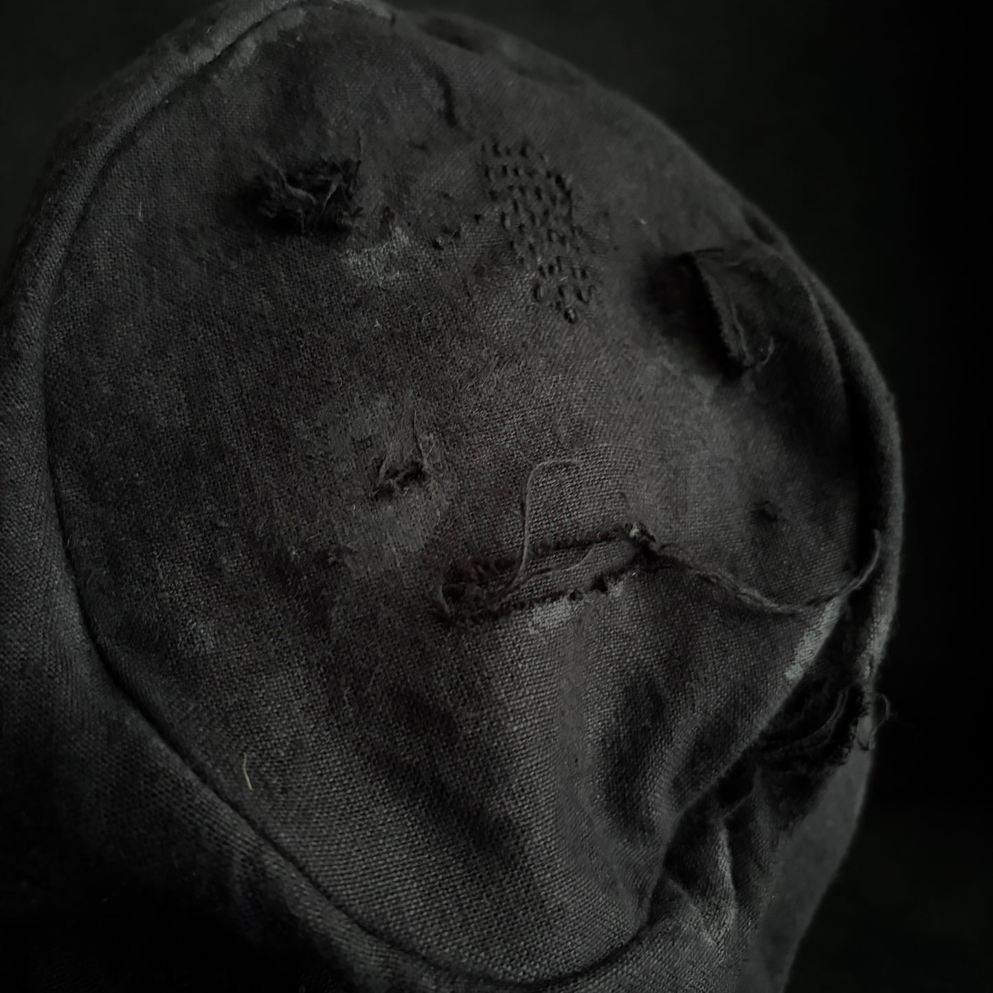 Black linen damage stitch turn cap