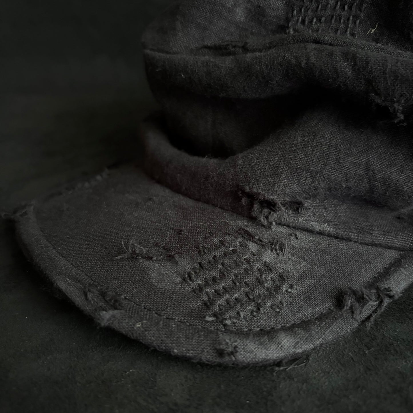Black linen damage patchwork＆ stitch casquette (brim core)