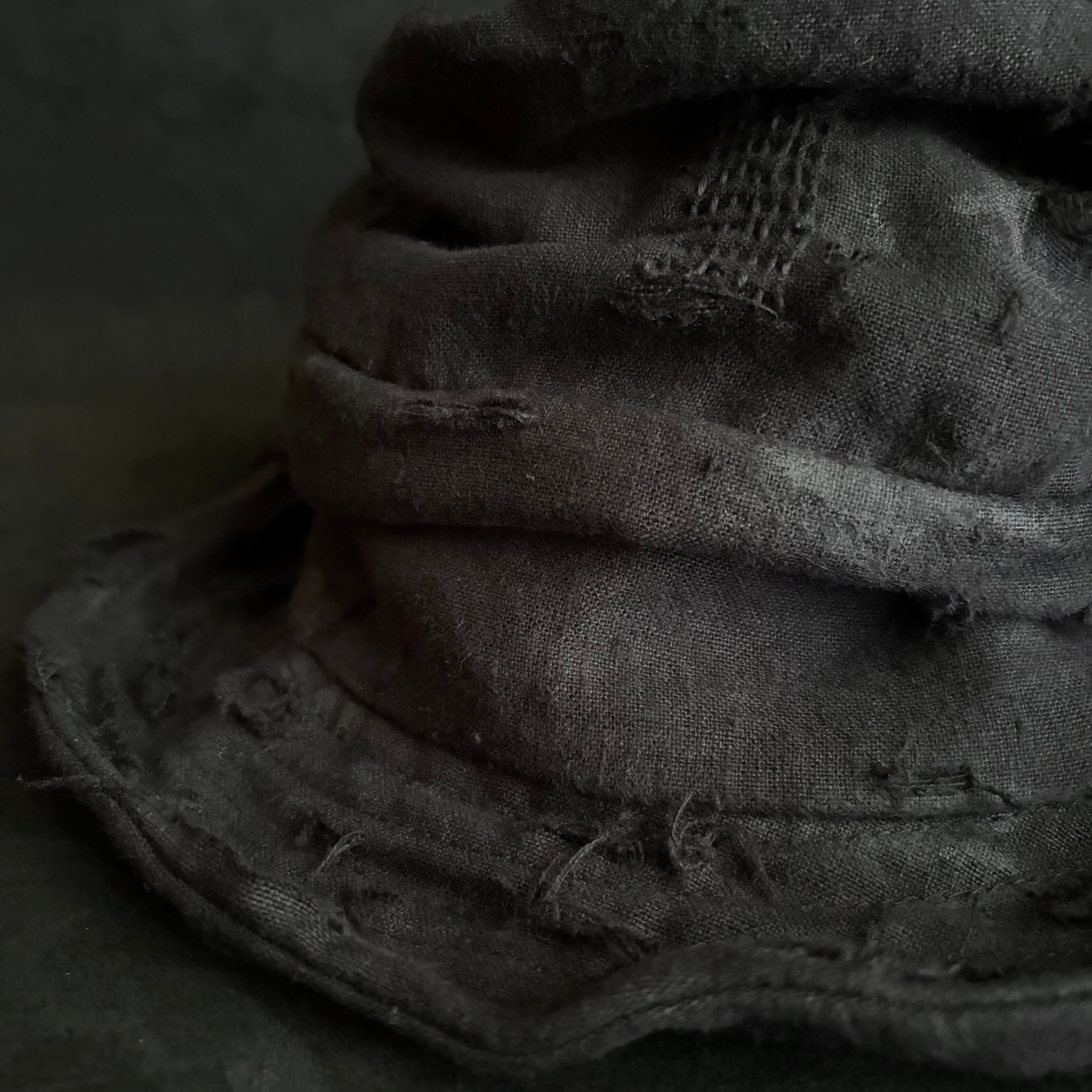 Black linen damage turn bucket hat – triangles hat