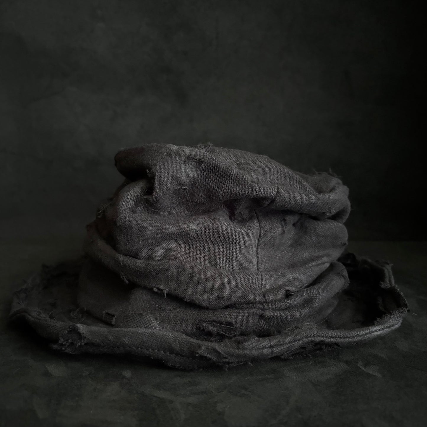 Black linen damage turn bucket hat