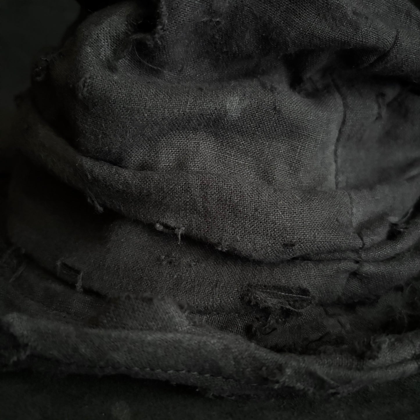 Black linen damage turn bucket hat