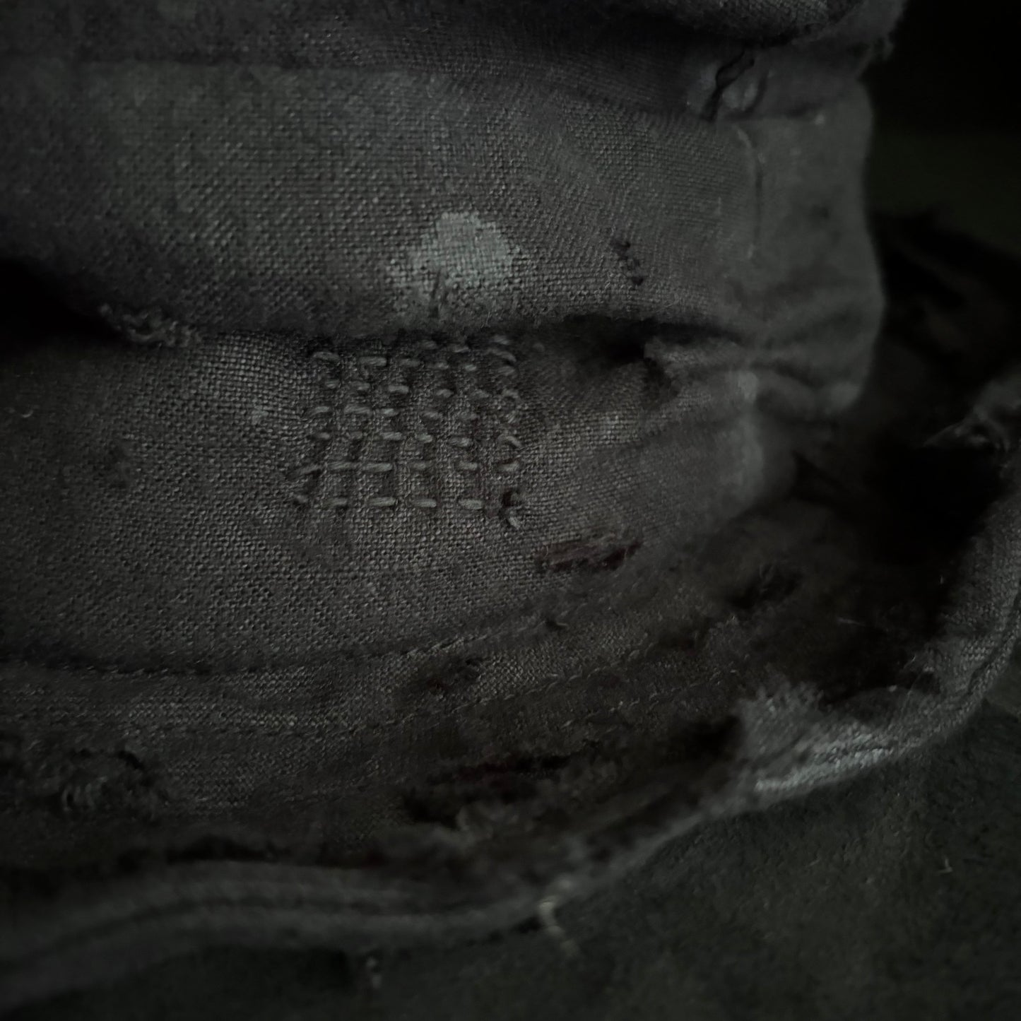 Black linen damage turn bucket hat