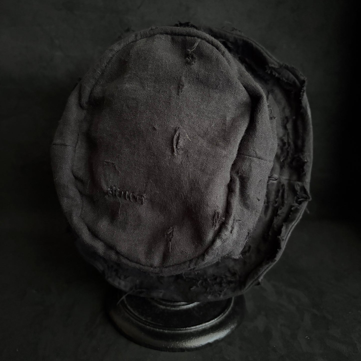 Black linen damage turn bucket hat