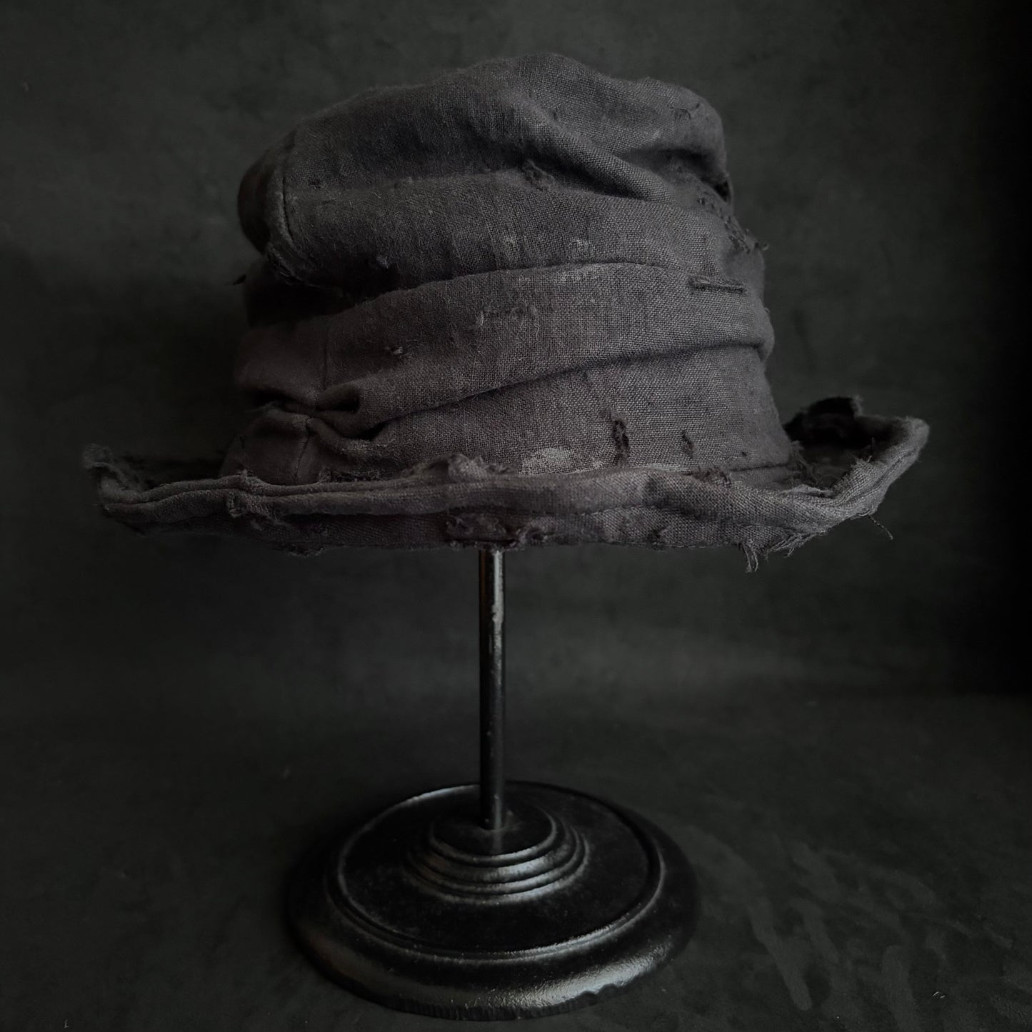 Black linen damage turn bucket hat