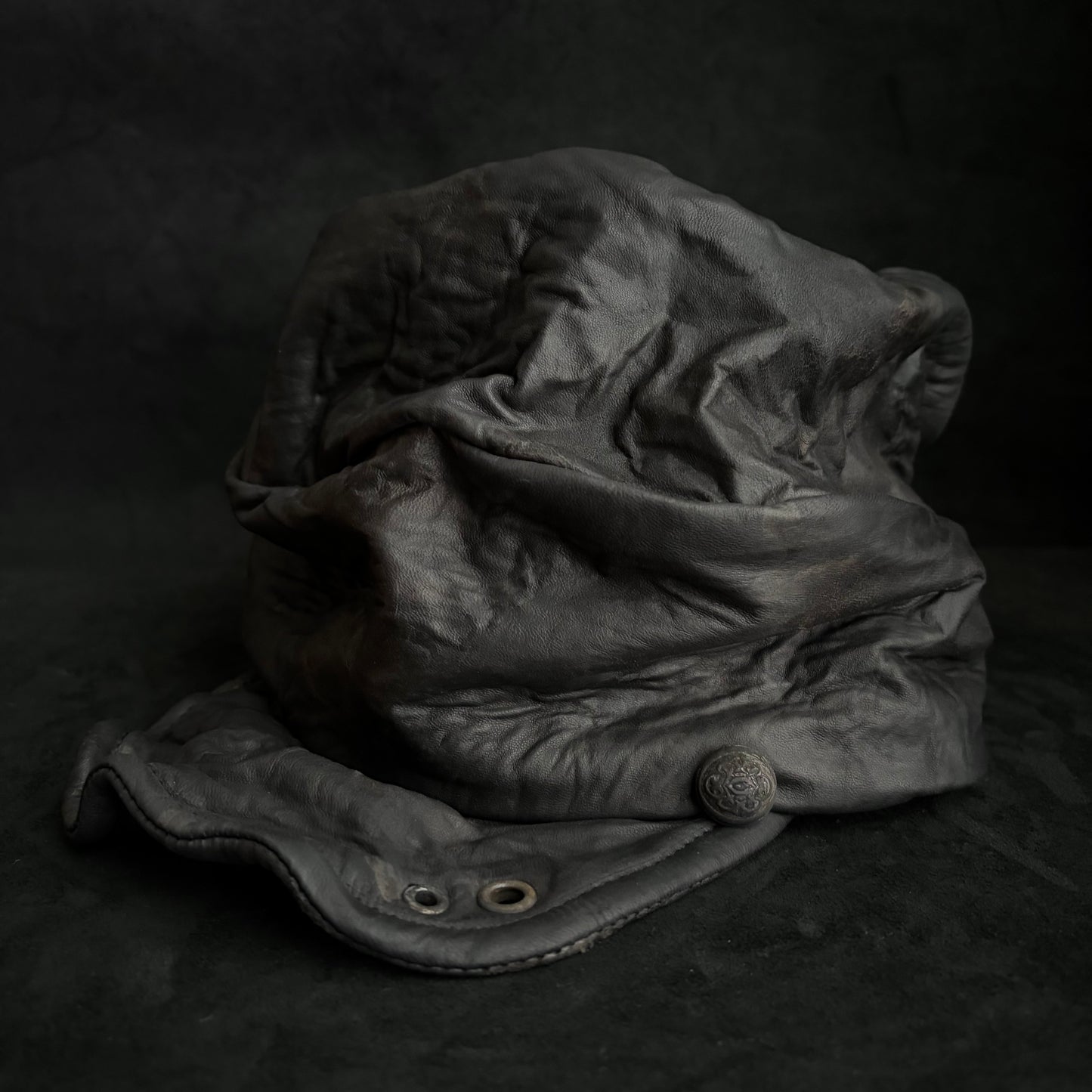 Trash wrinkle leather turn cap