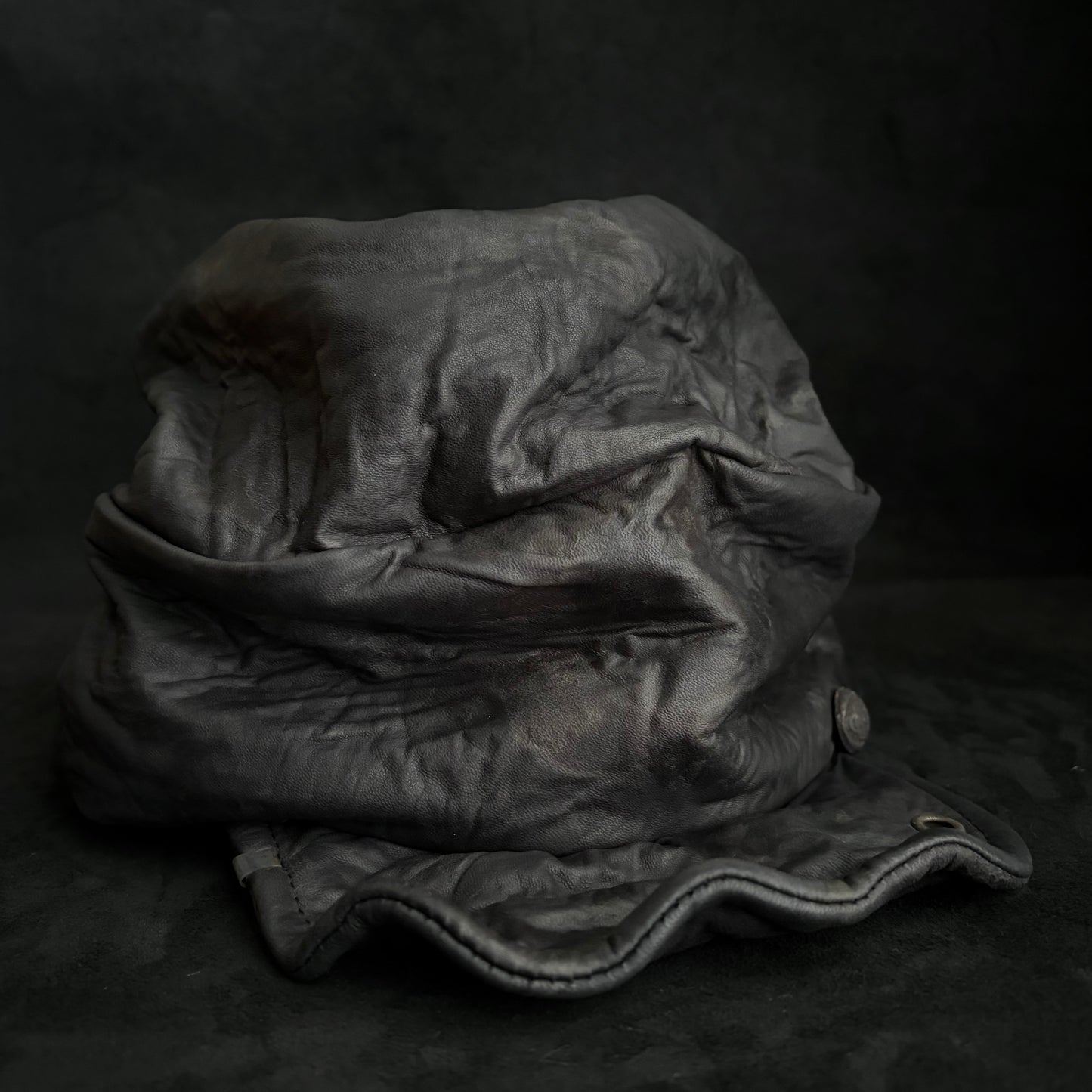 Trash wrinkle leather turn cap