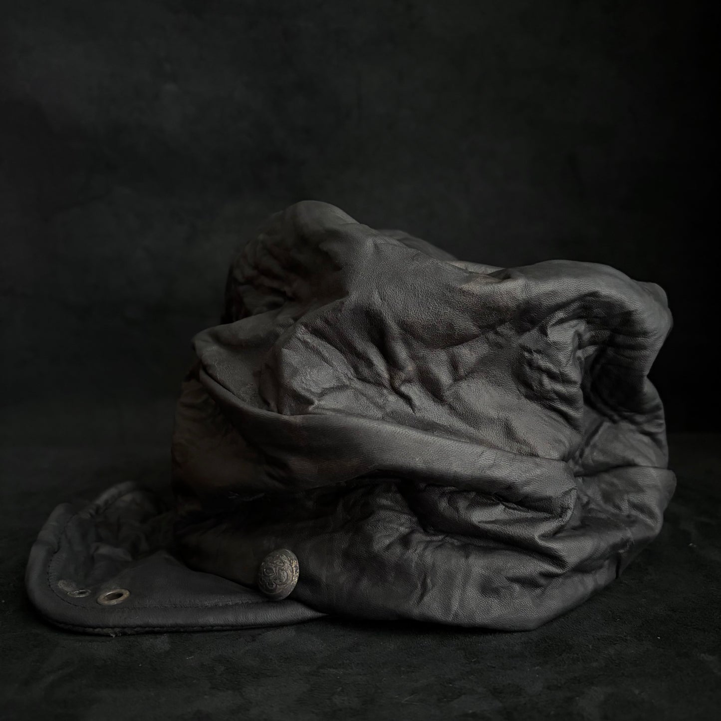 Trash wrinkle leather turn cap
