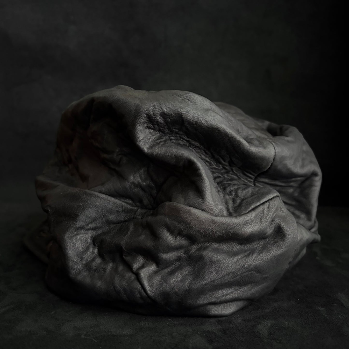 Trash wrinkle leather turn cap
