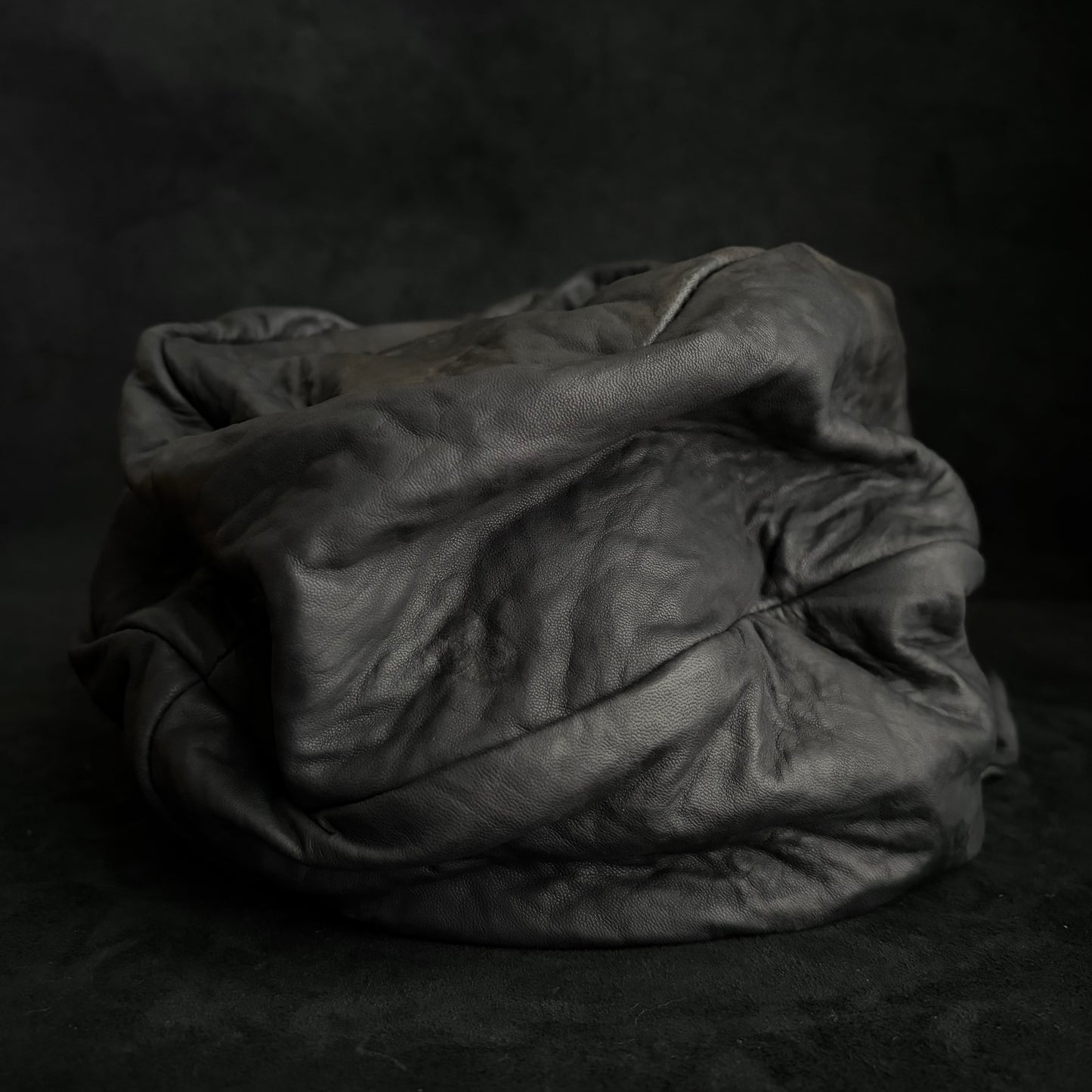 Trash wrinkle leather turn cap