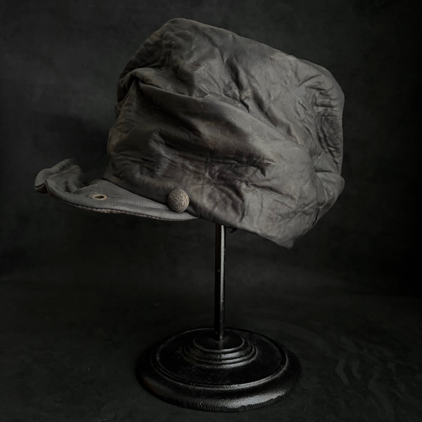 Trash wrinkle leather turn cap