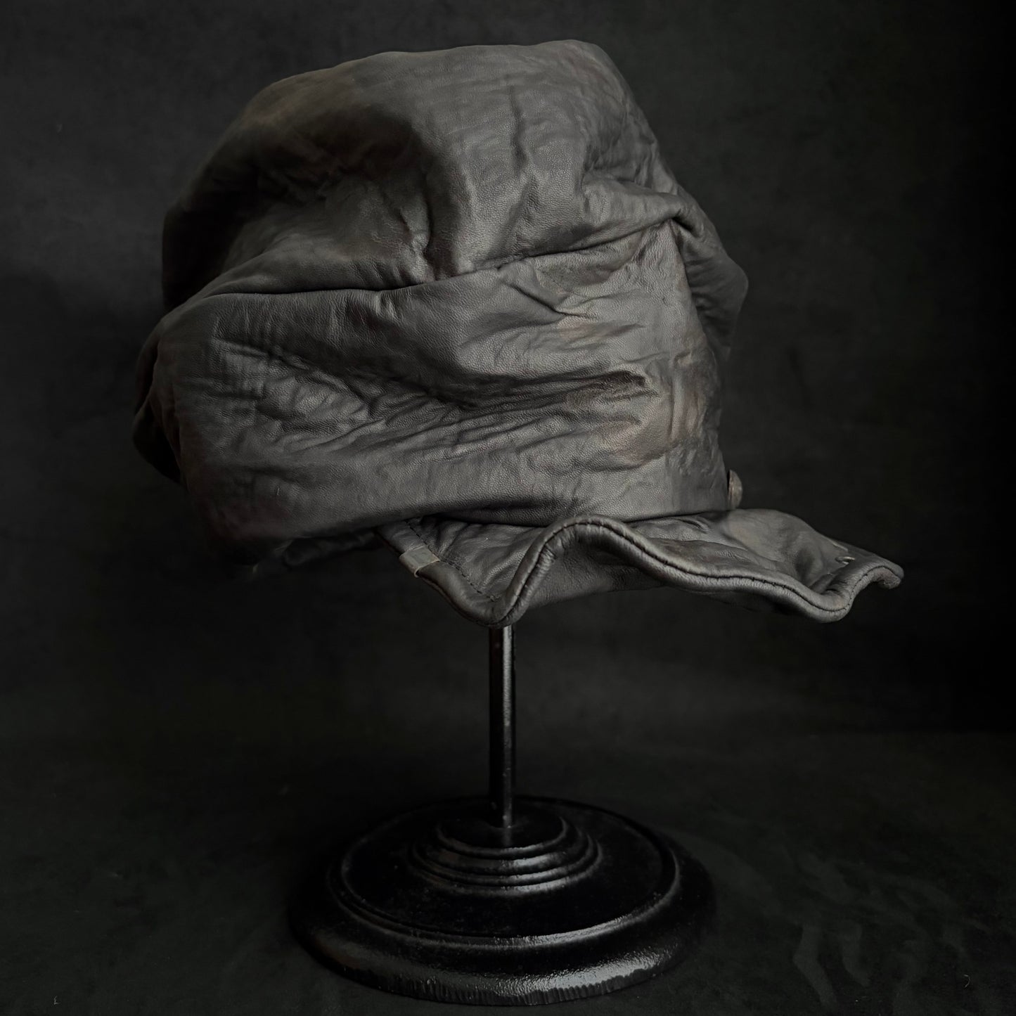 Trash wrinkle leather turn cap