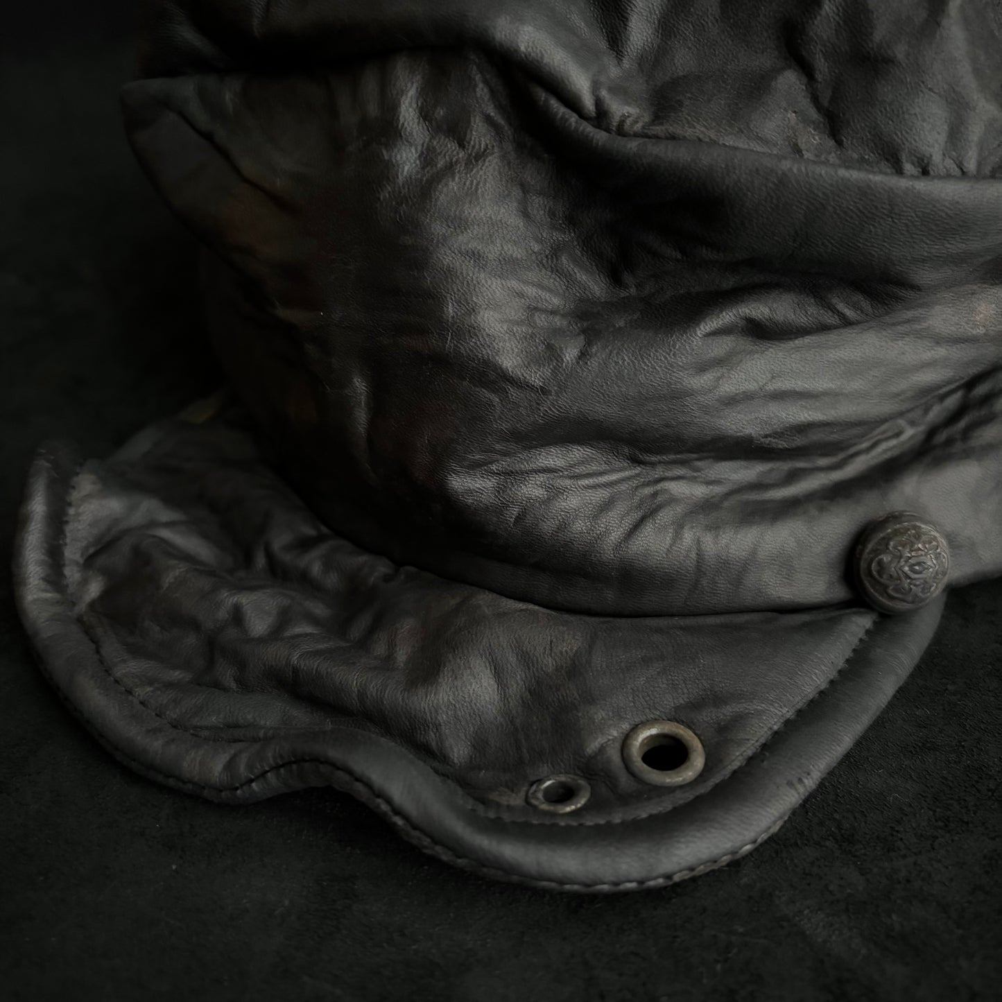 Trash wrinkle leather turn cap