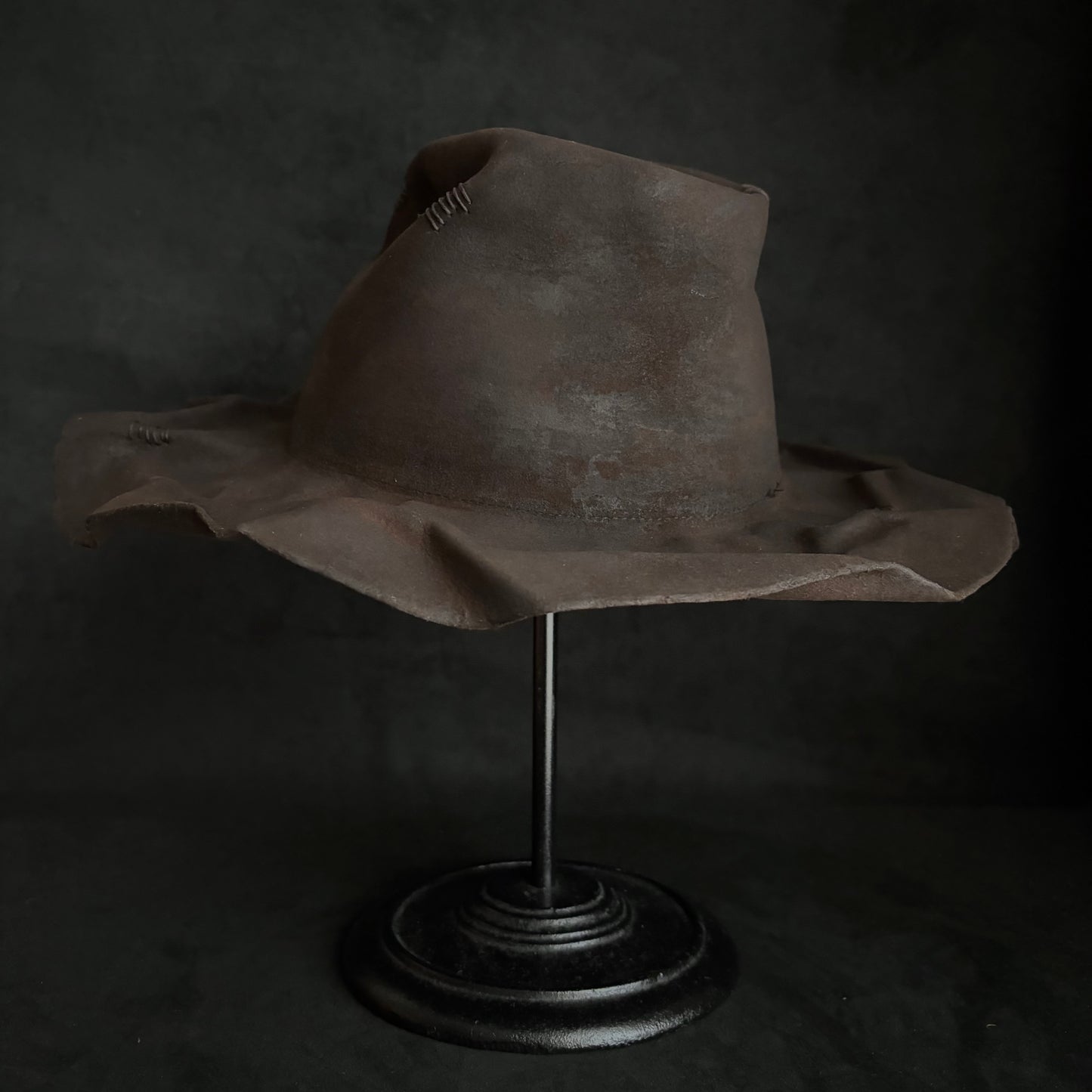 Corrode burned line brim hat