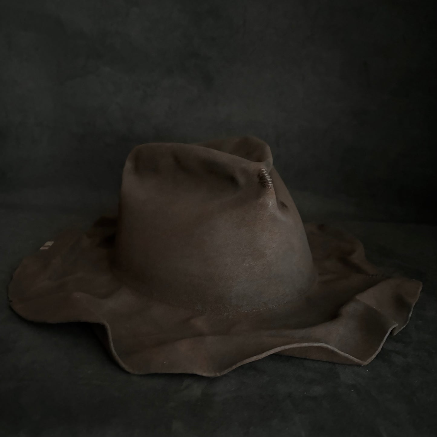Corrode burned line brim hat