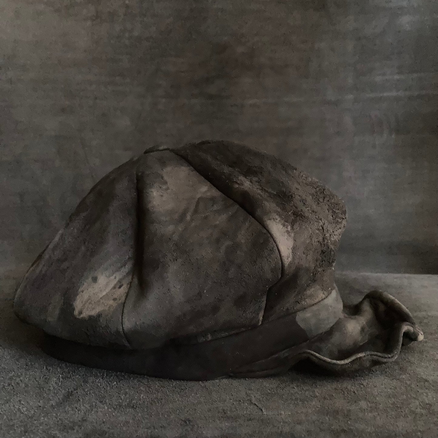 Black  leather bleached casquette