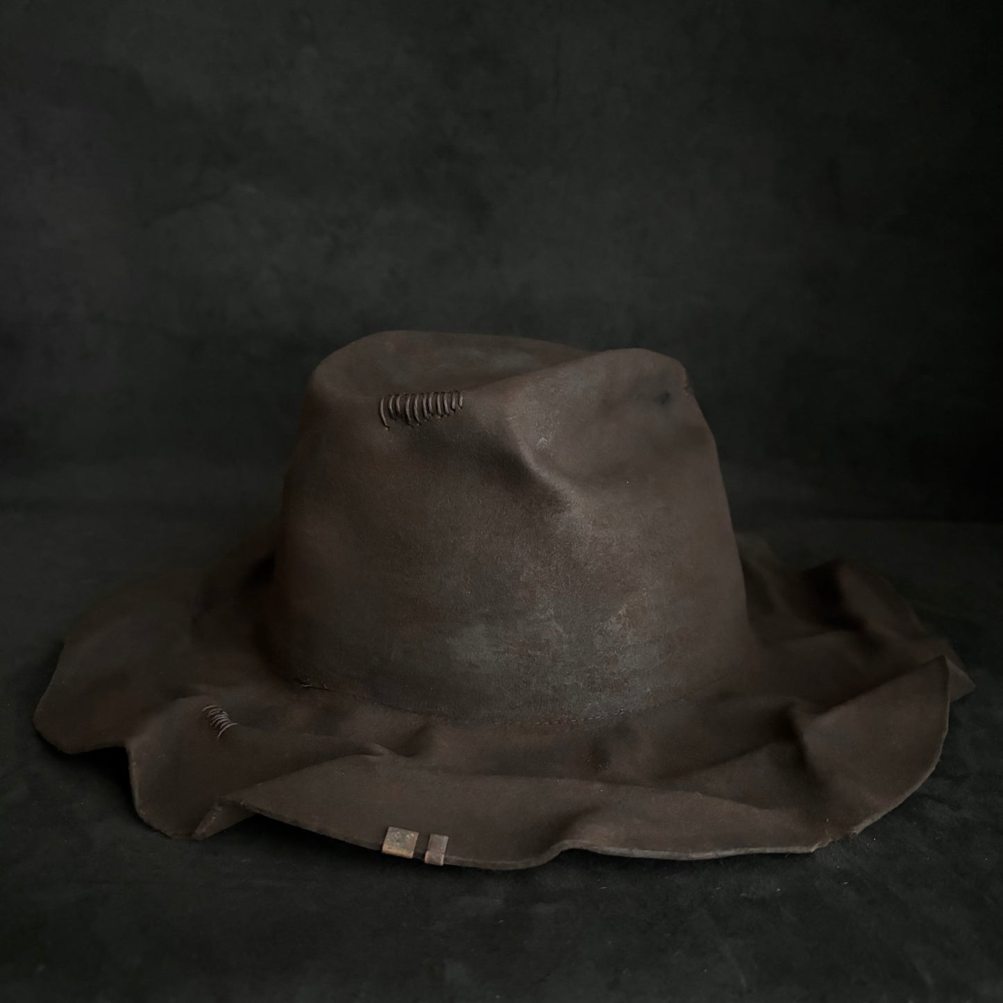 Corrode burned line brim hat